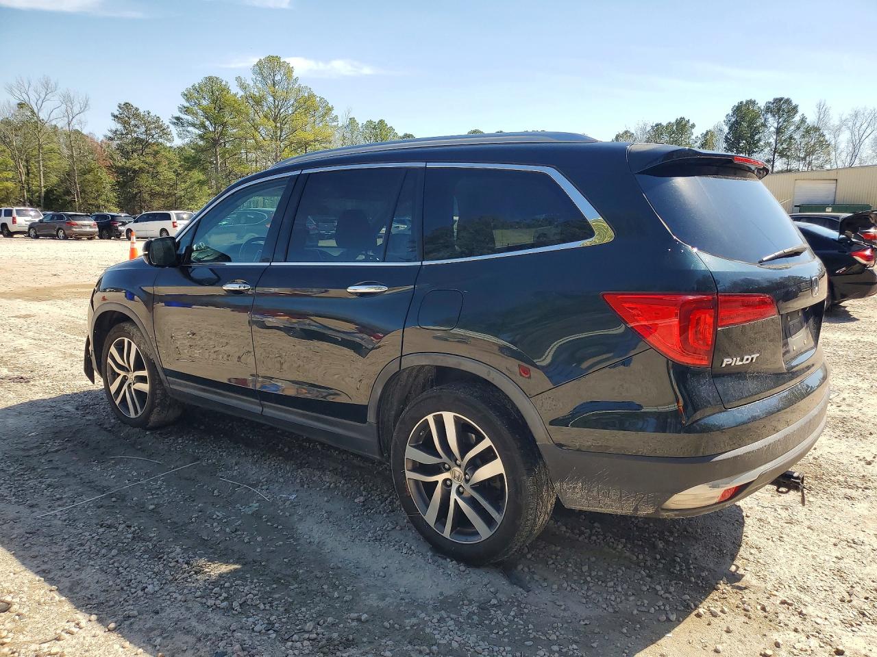 2016 HONDA PILOT TOURING photo 3