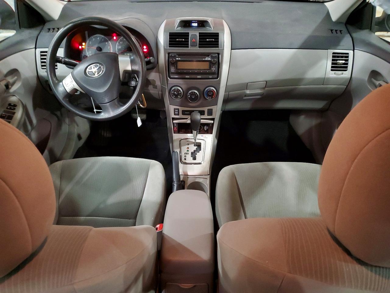 2012 TOYOTA COROLLA LE photo 8