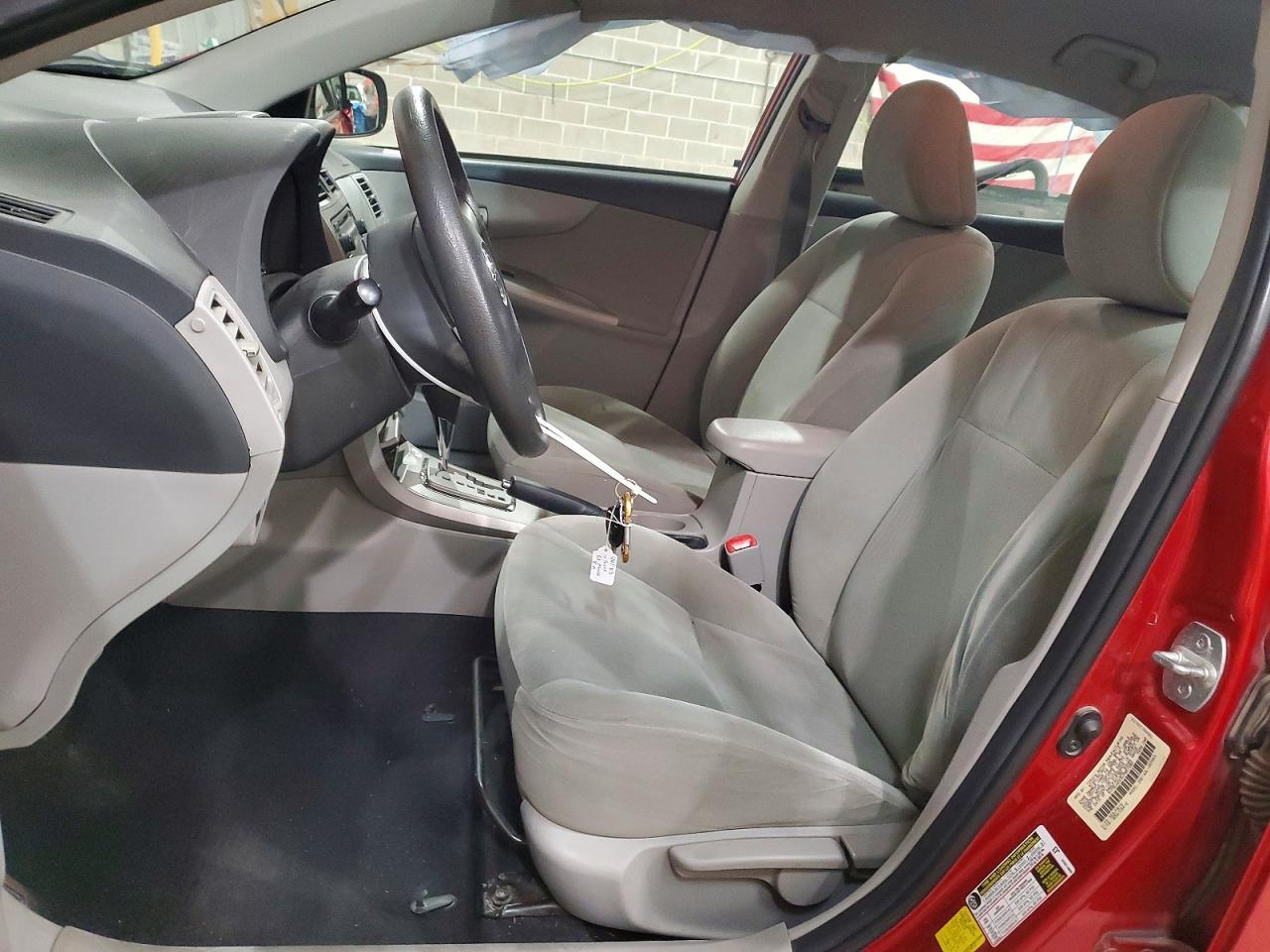 2012 TOYOTA COROLLA LE photo 7