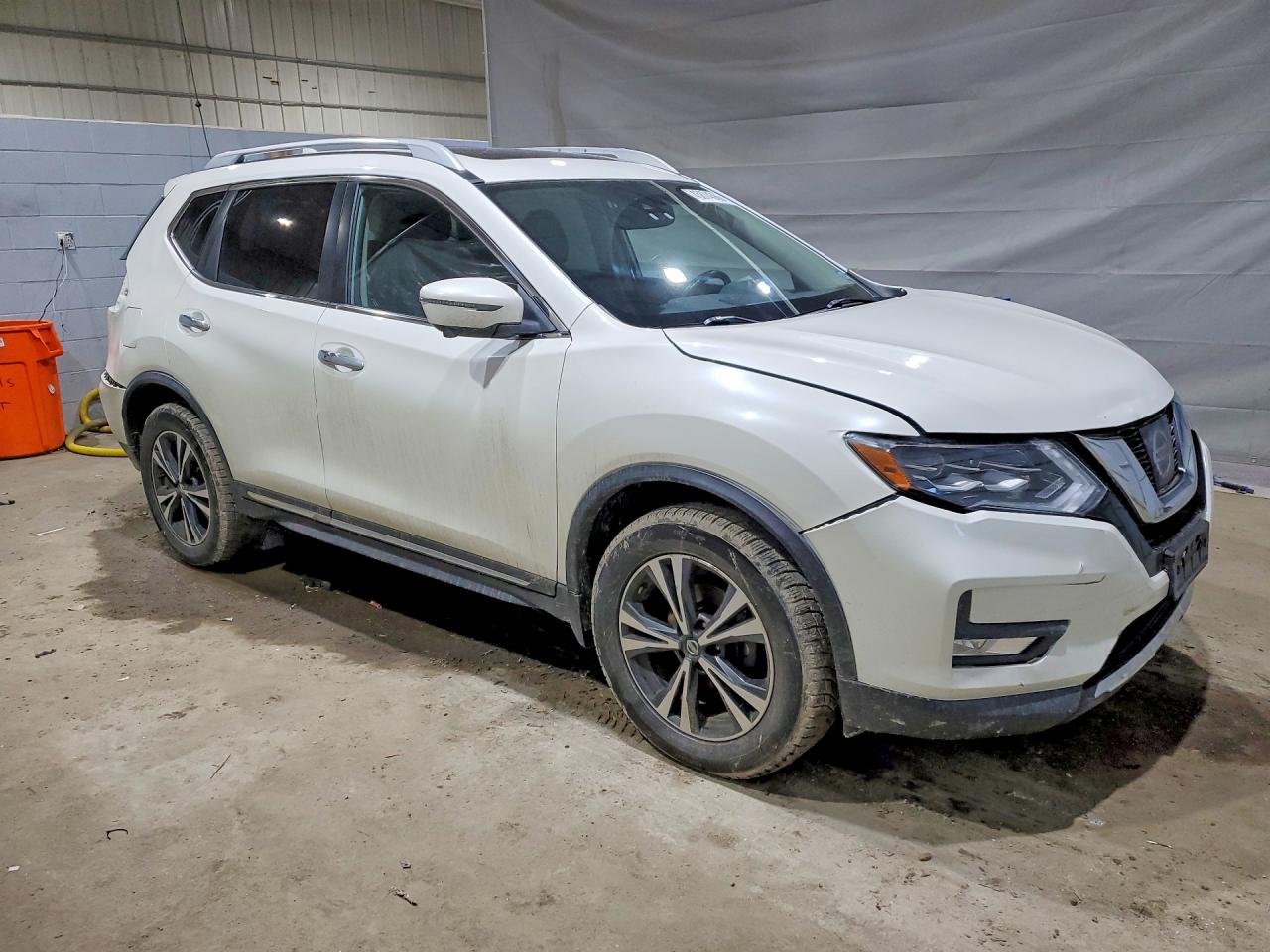 2017 NISSAN ROGUE SL photo 4