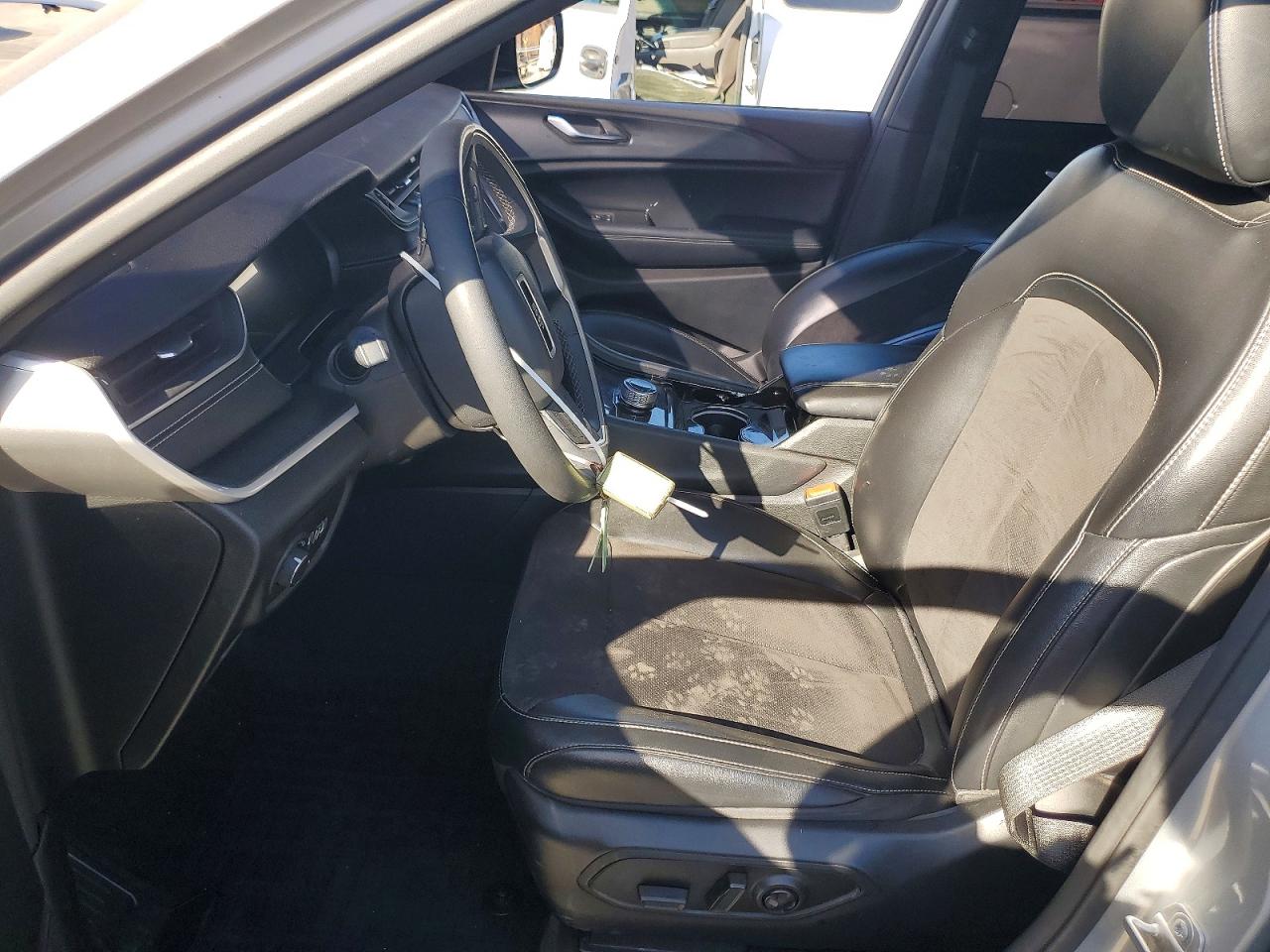 2023 JEEP GRAND CHEROKEE L LAREDO photo 19