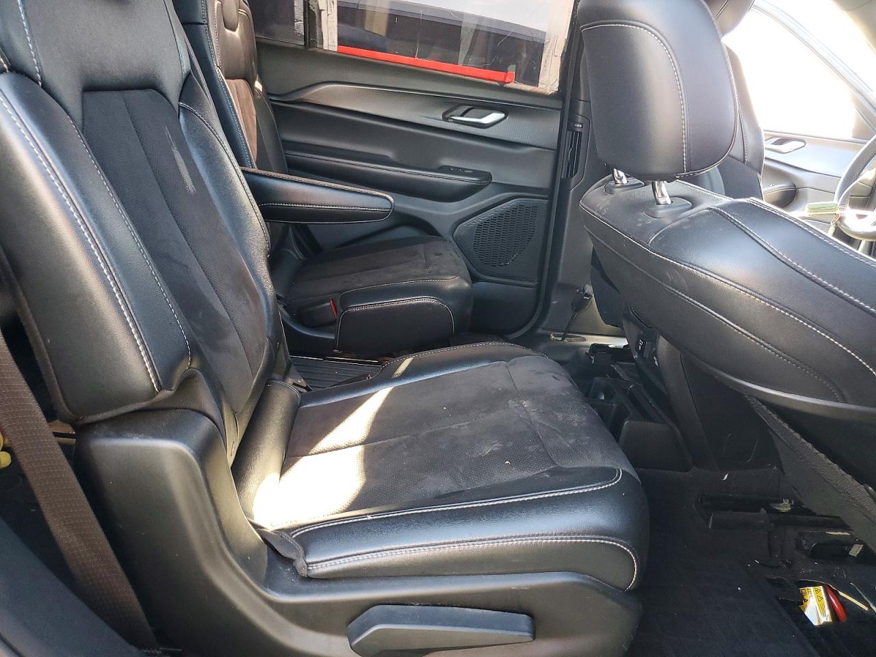 2023 JEEP GRAND CHEROKEE L LAREDO photo 31