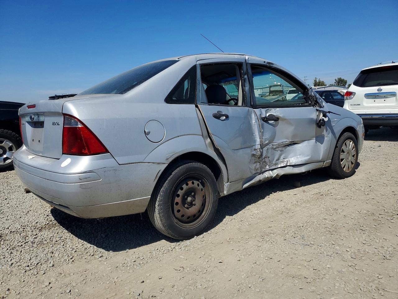 2005 FORD FOCUS ZX4 photo 5