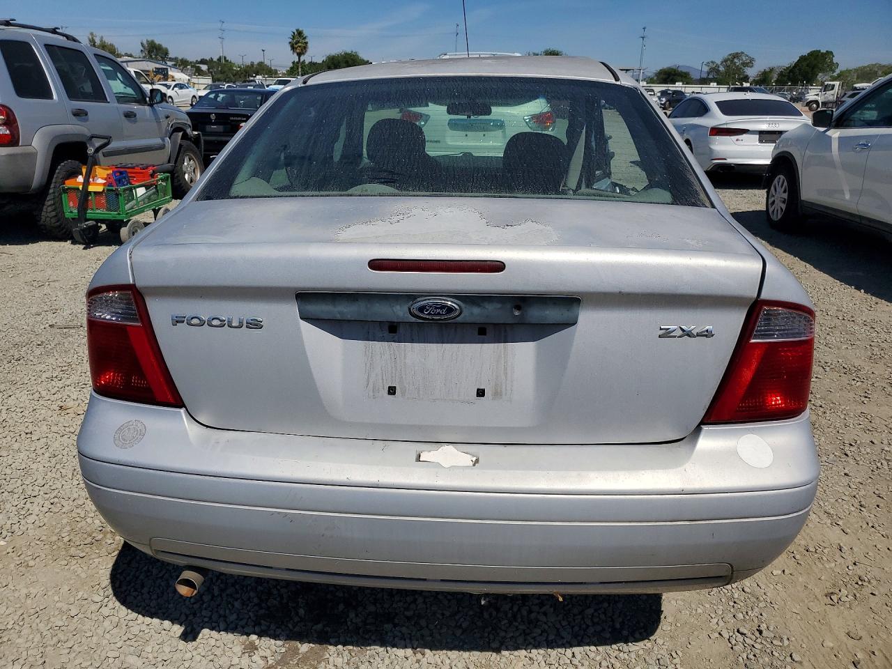 2005 FORD FOCUS ZX4 photo 11