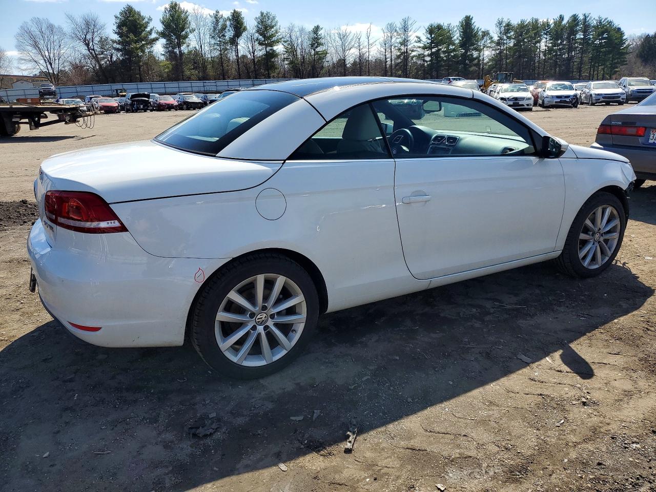 2015 VOLKSWAGEN EOS photo 3