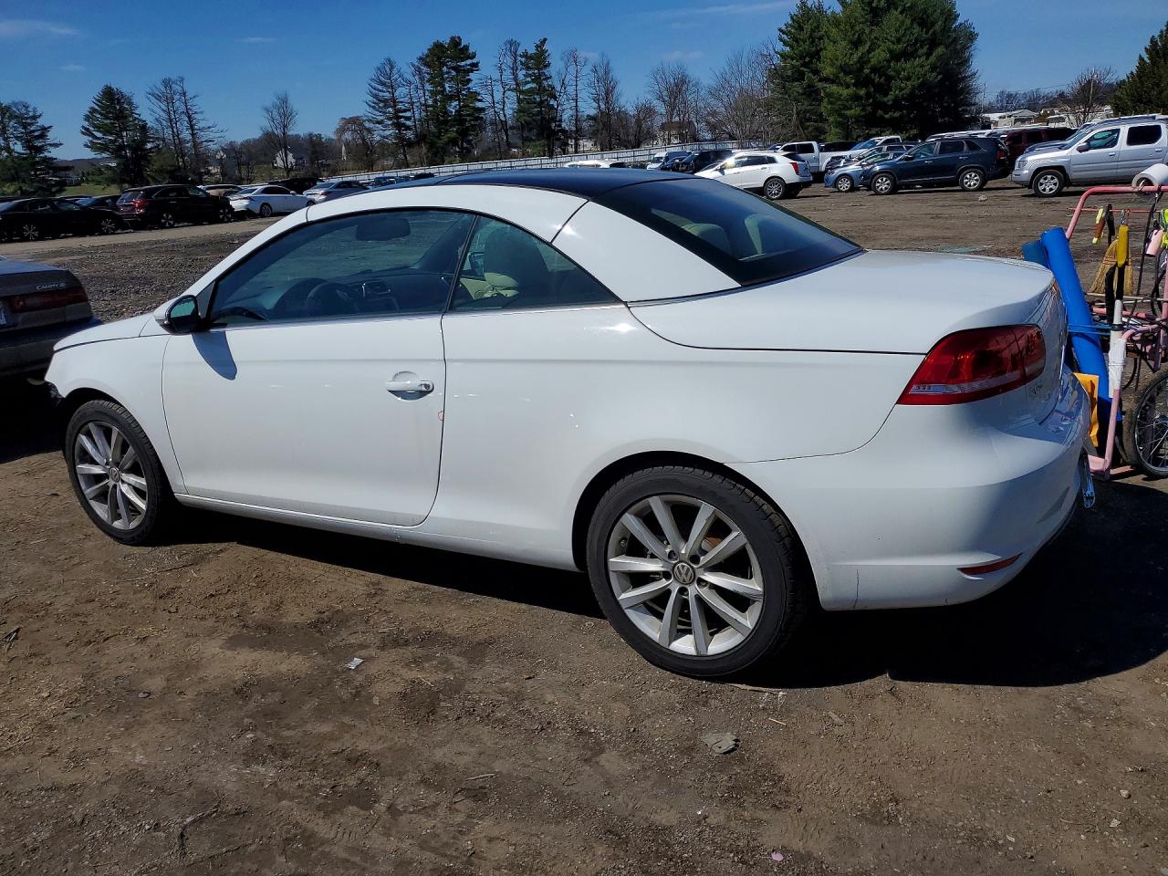 2015 VOLKSWAGEN EOS photo 2