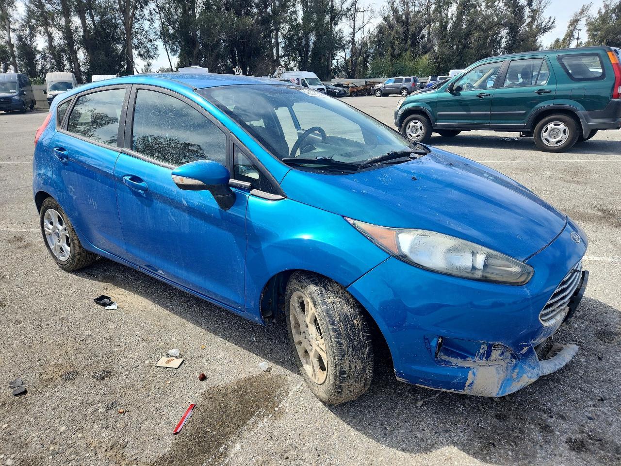 2015 FORD FIESTA SE photo 4