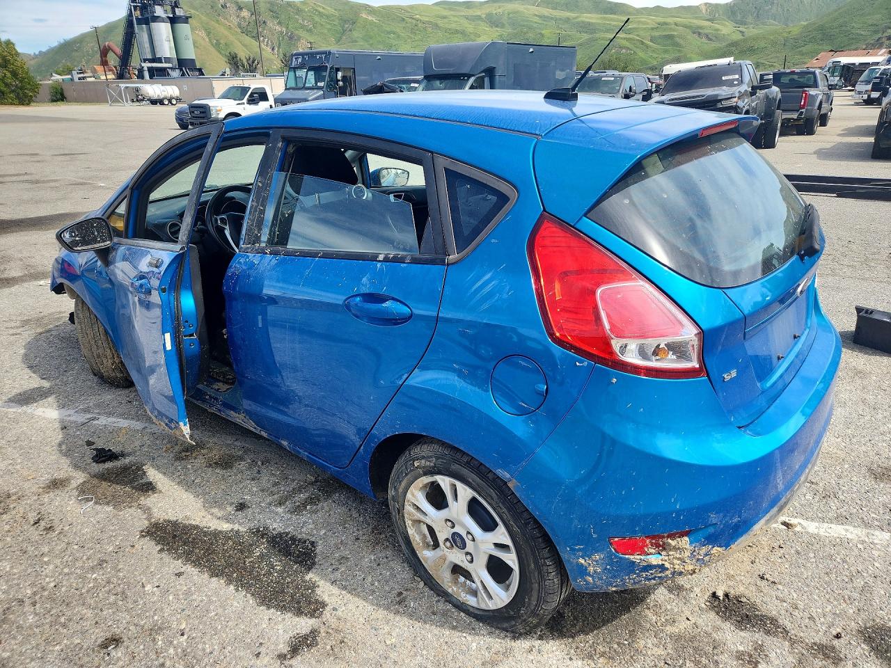 2015 FORD FIESTA SE photo 2