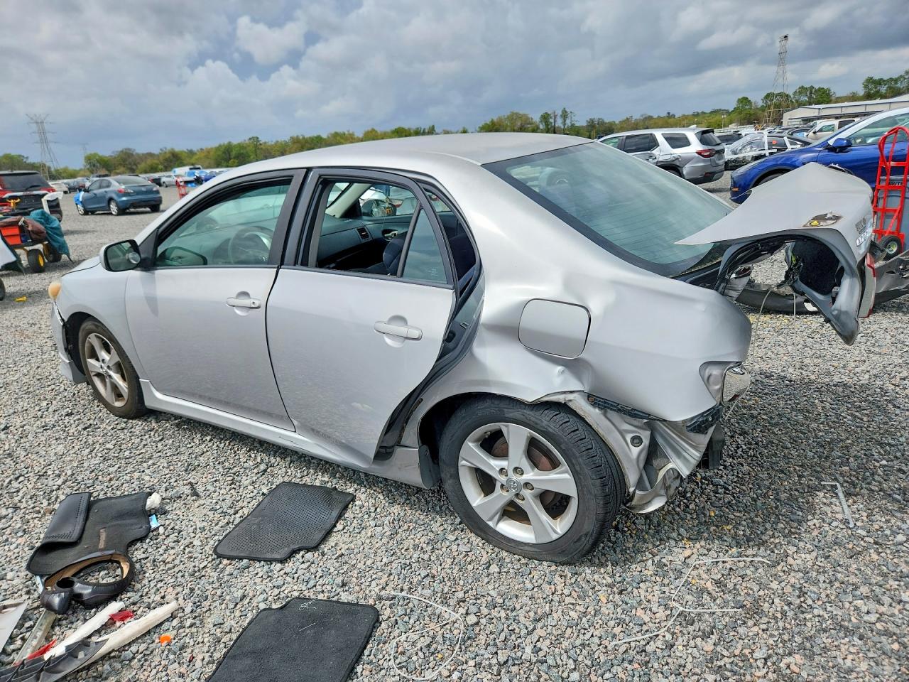 2011 TOYOTA COROLLA S photo 3