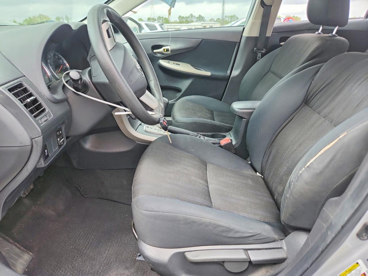 2011 TOYOTA COROLLA S photo 13