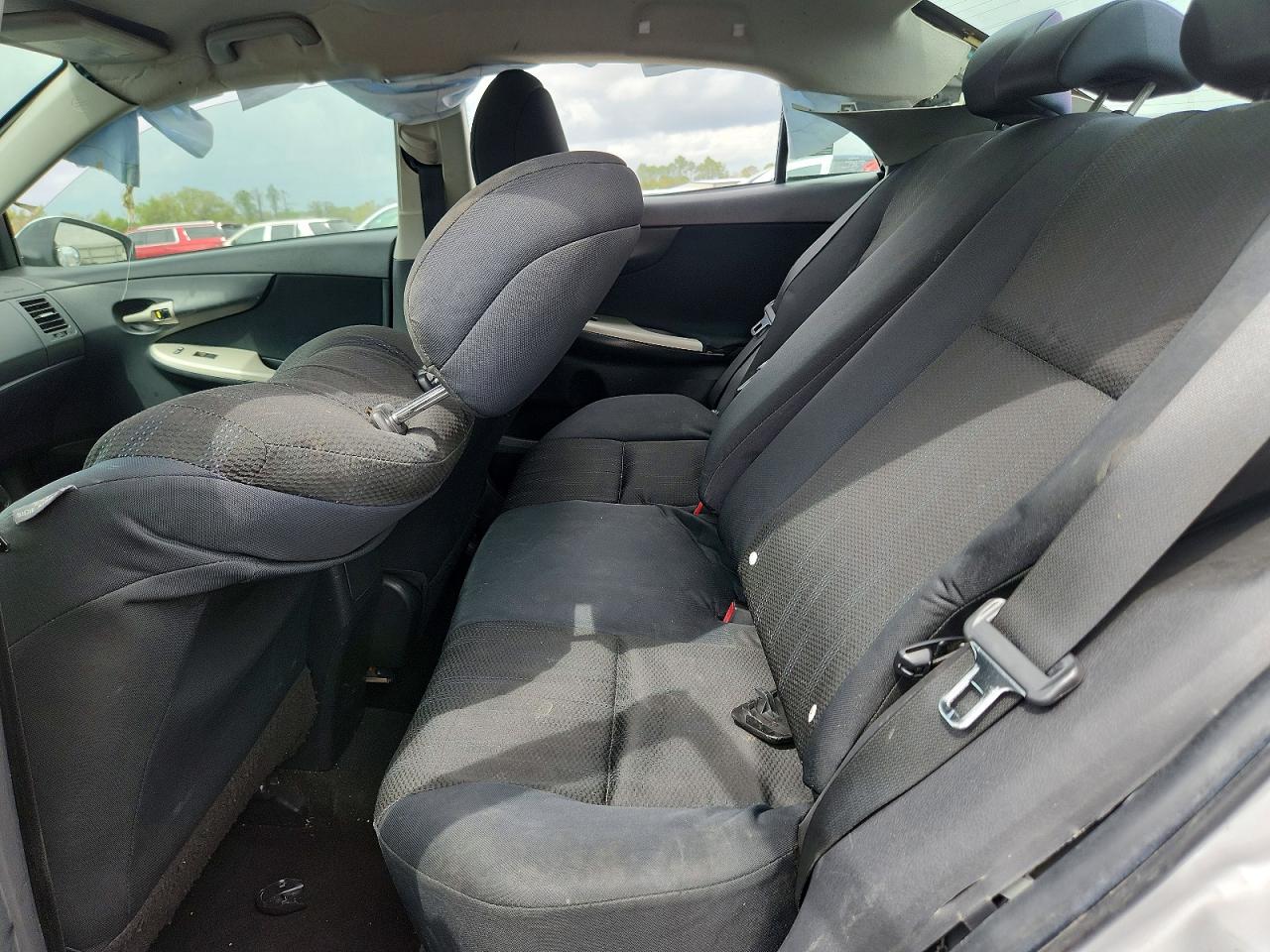 2011 TOYOTA COROLLA S photo 19