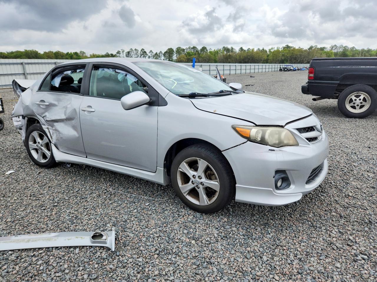 2011 TOYOTA COROLLA S photo 7