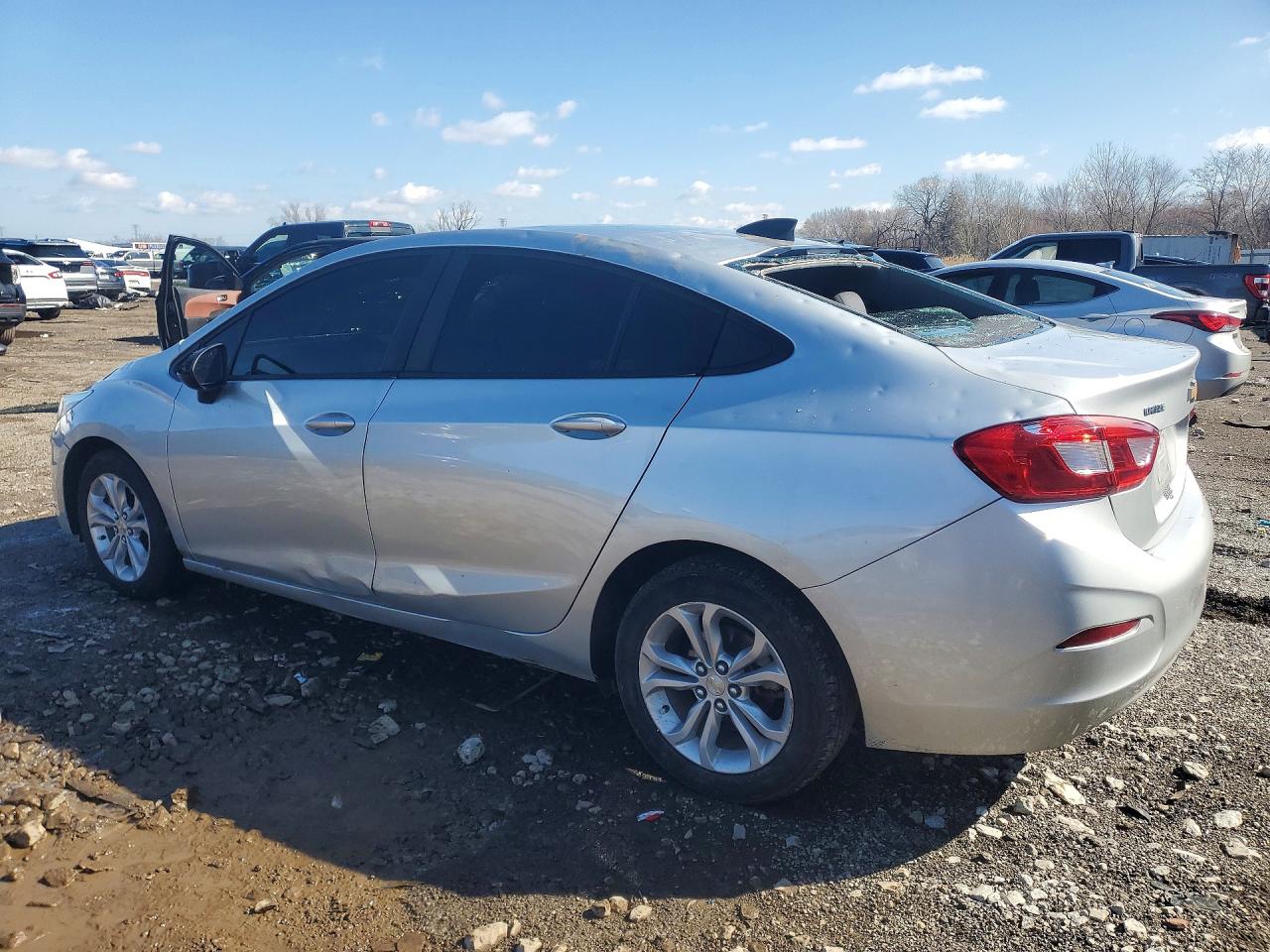 2019 CHEVROLET CRUZE LS photo 2