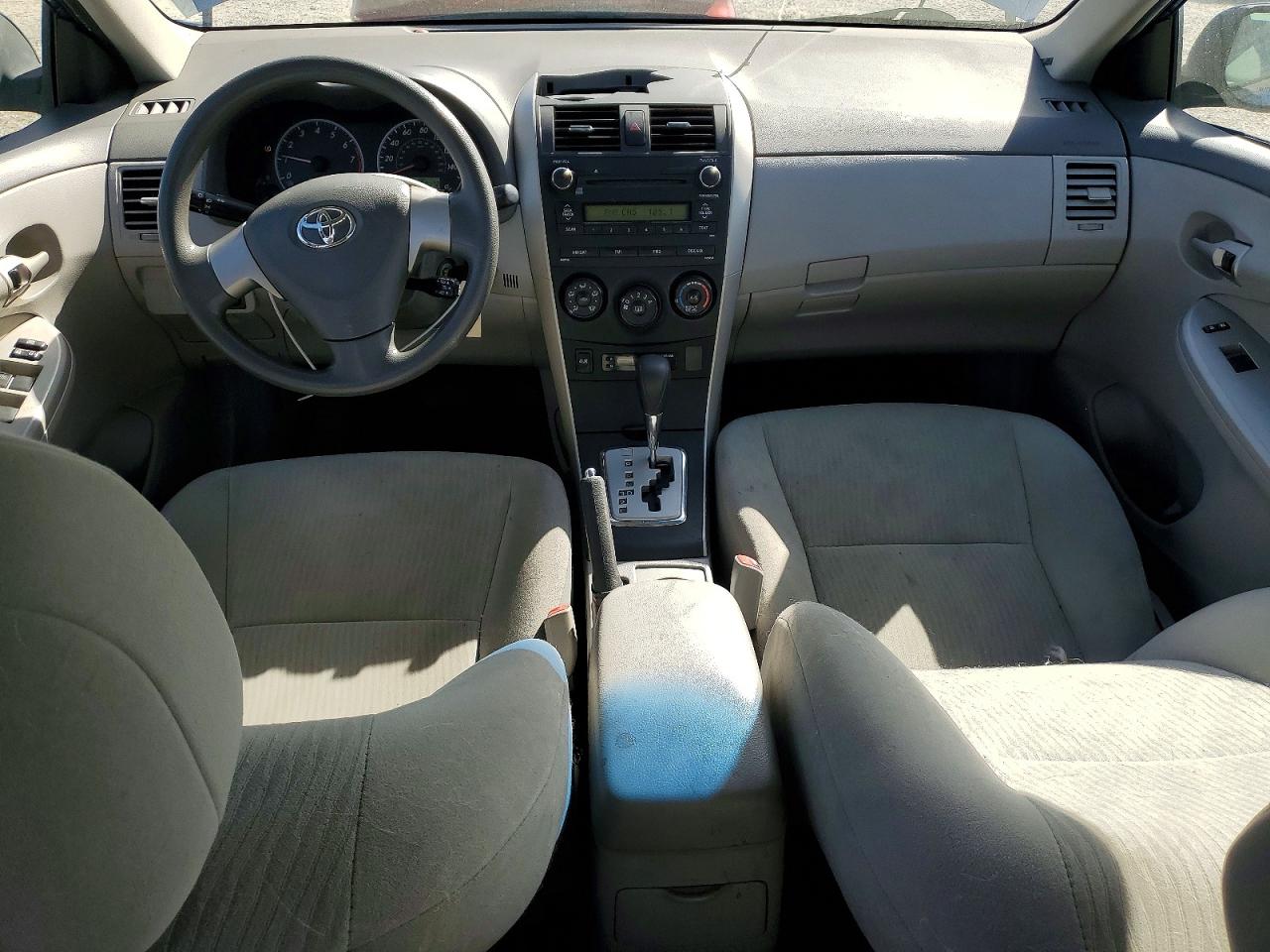 2010 TOYOTA COROLLA LE photo 15