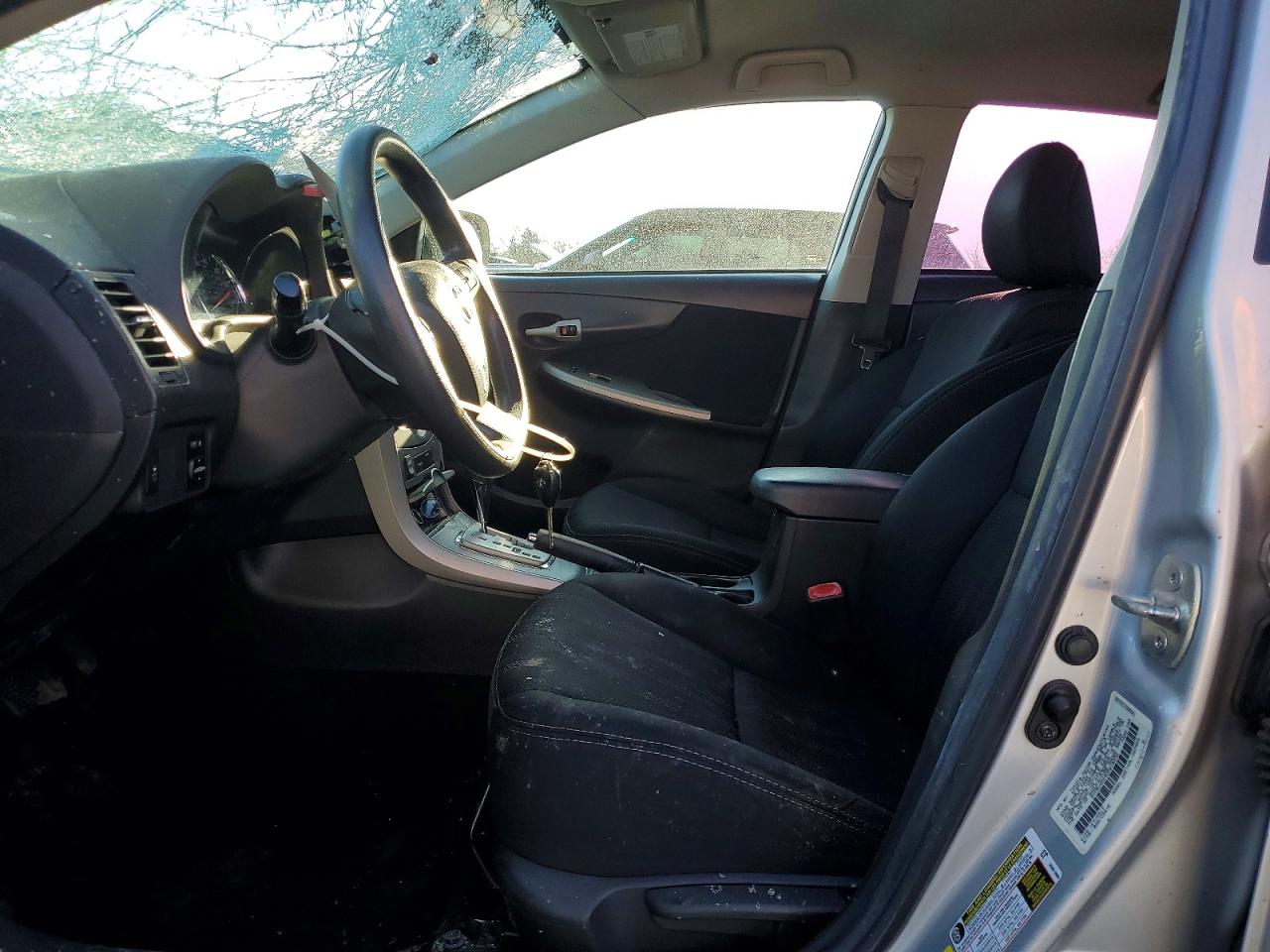 2013 TOYOTA COROLLA S photo 13