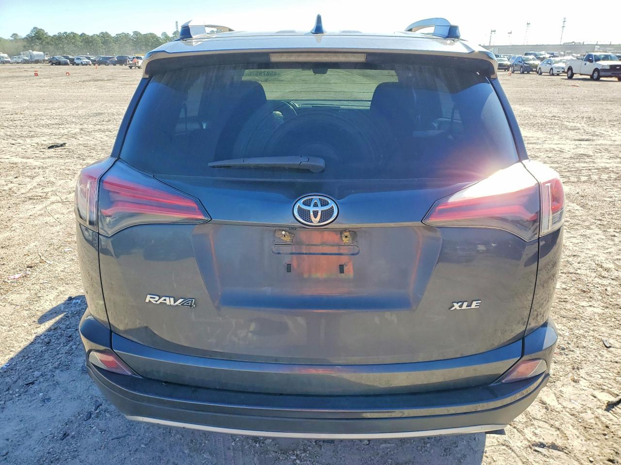 2018 TOYOTA RAV4 XLE photo 16