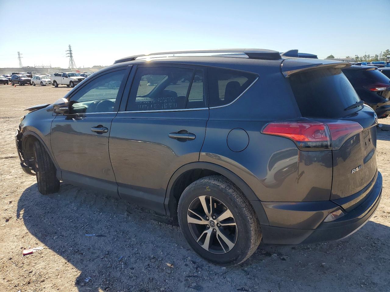 2018 TOYOTA RAV4 XLE photo 4