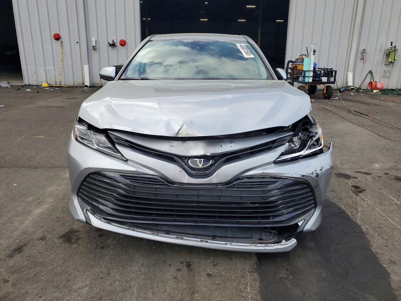 2019 TOYOTA CAMRY LE photo 13