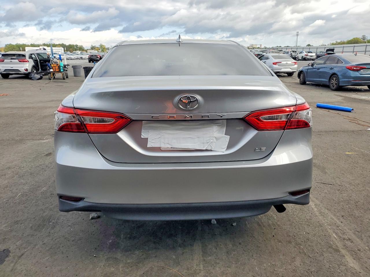 2019 TOYOTA CAMRY LE photo 16
