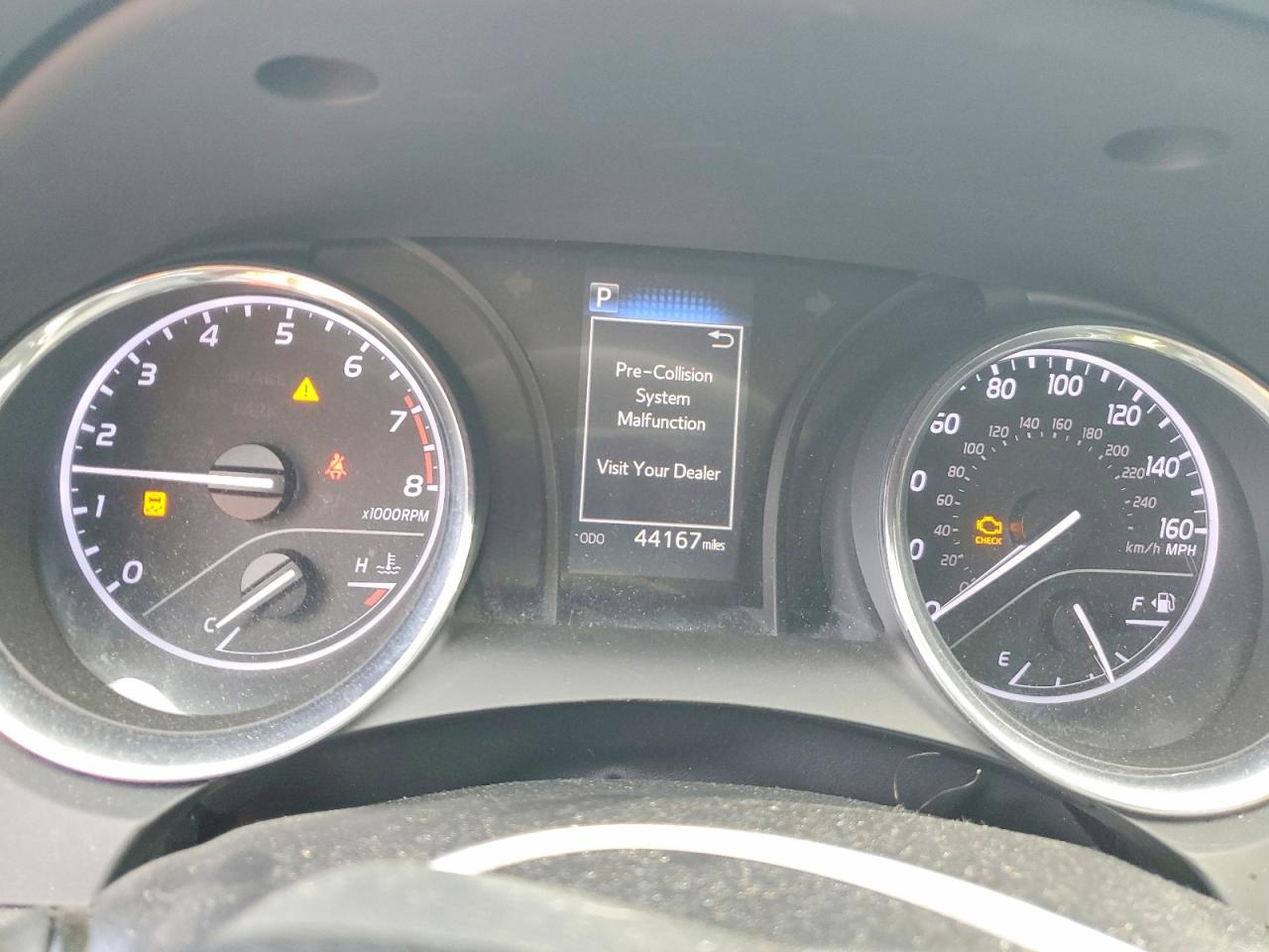 2019 TOYOTA CAMRY LE photo 25
