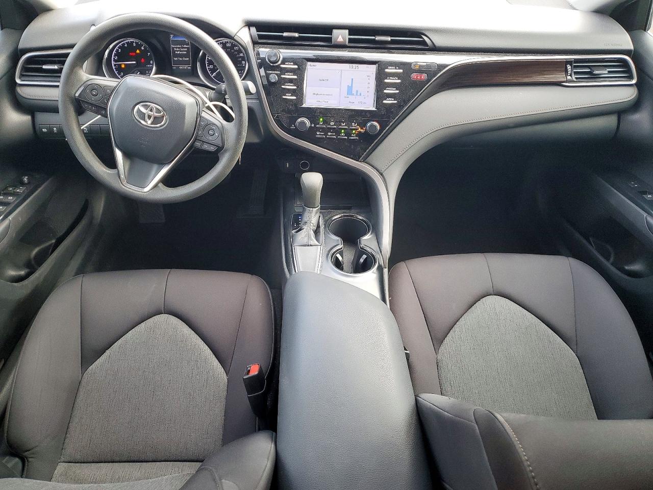 2019 TOYOTA CAMRY LE photo 22