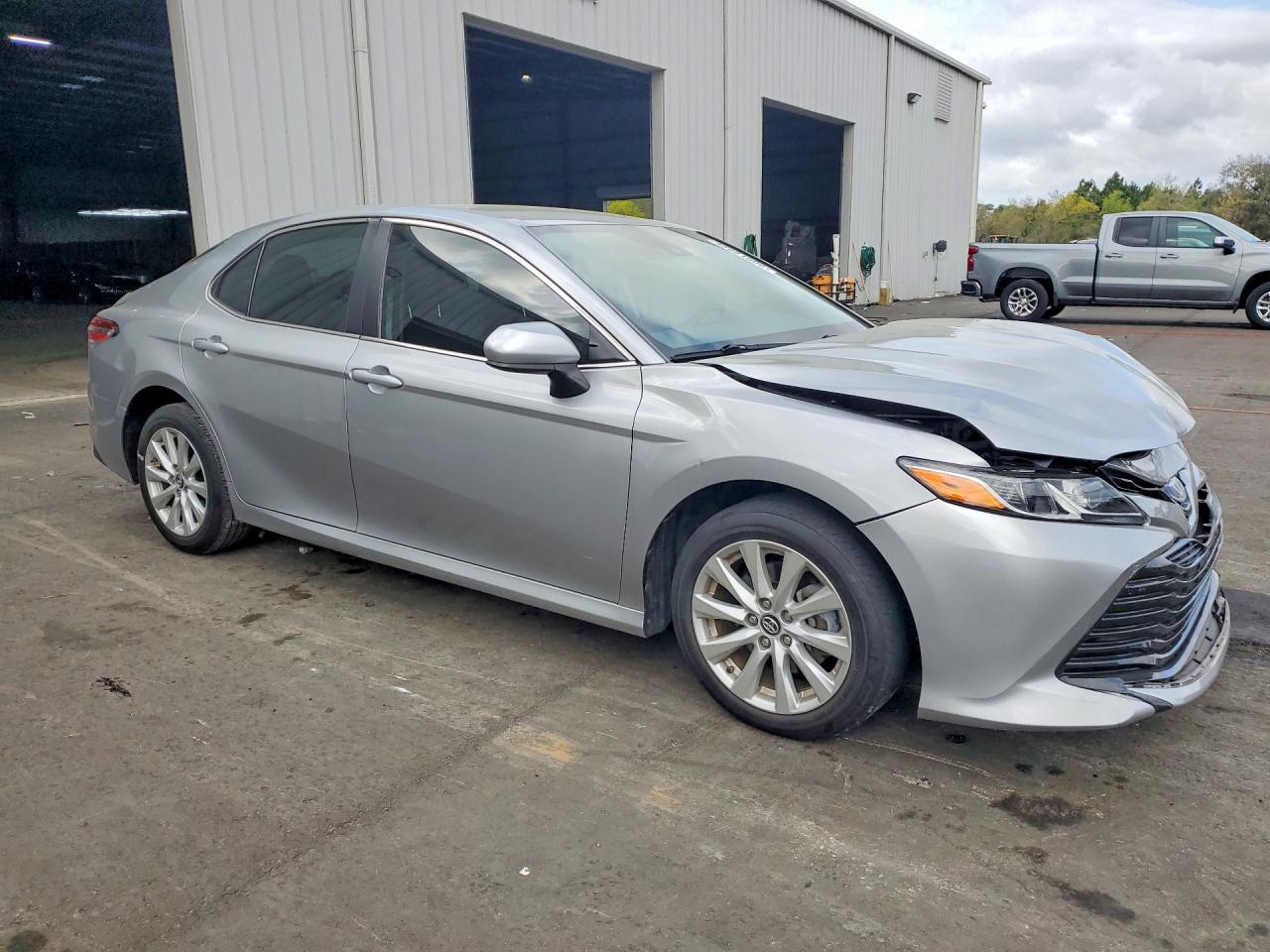 2019 TOYOTA CAMRY LE photo 10