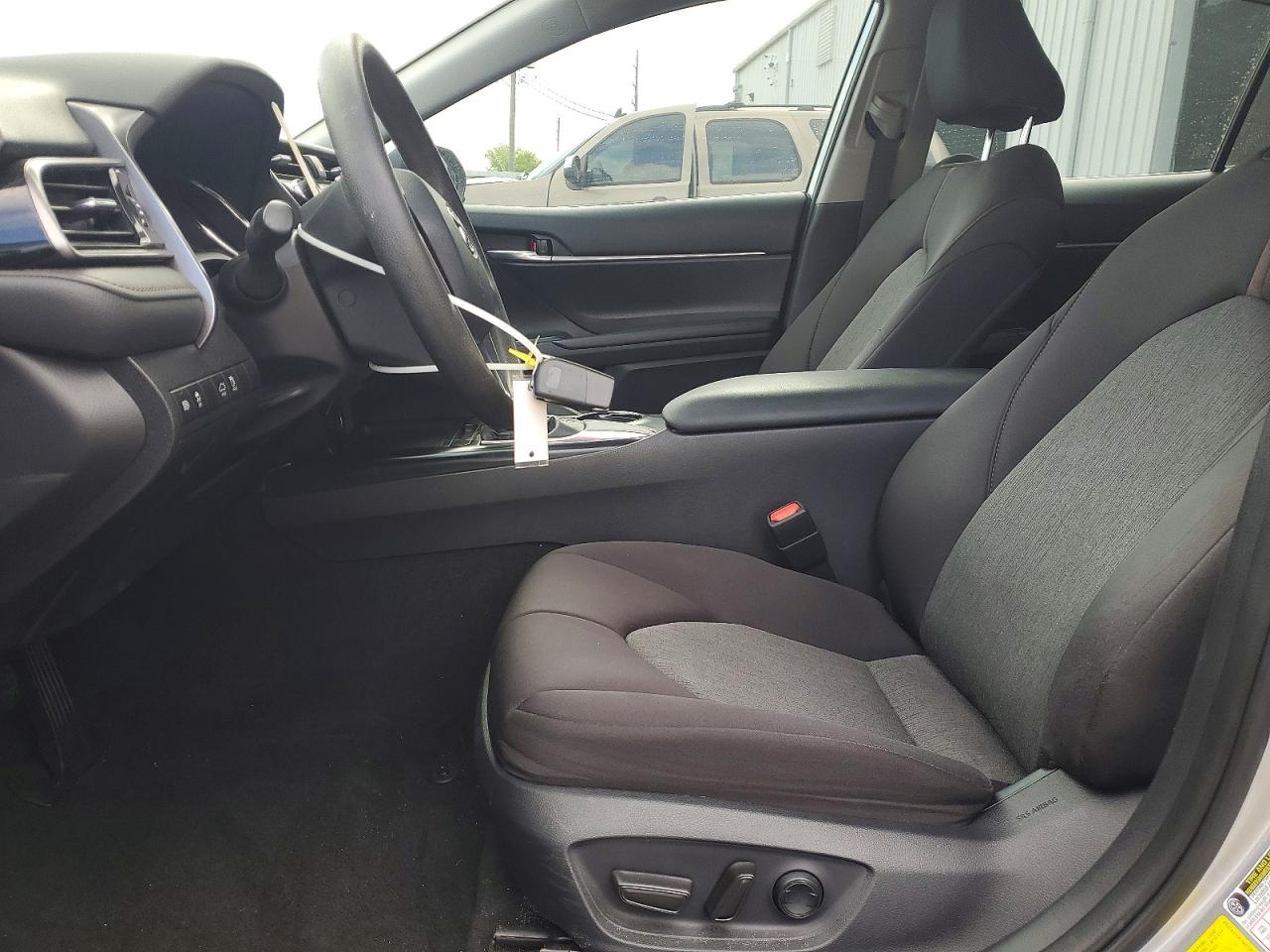 2019 TOYOTA CAMRY LE photo 19