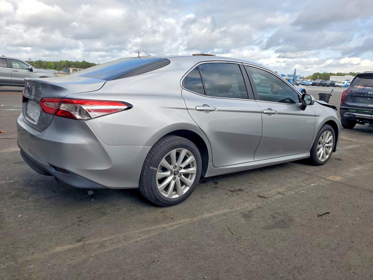 2019 TOYOTA CAMRY LE photo 7