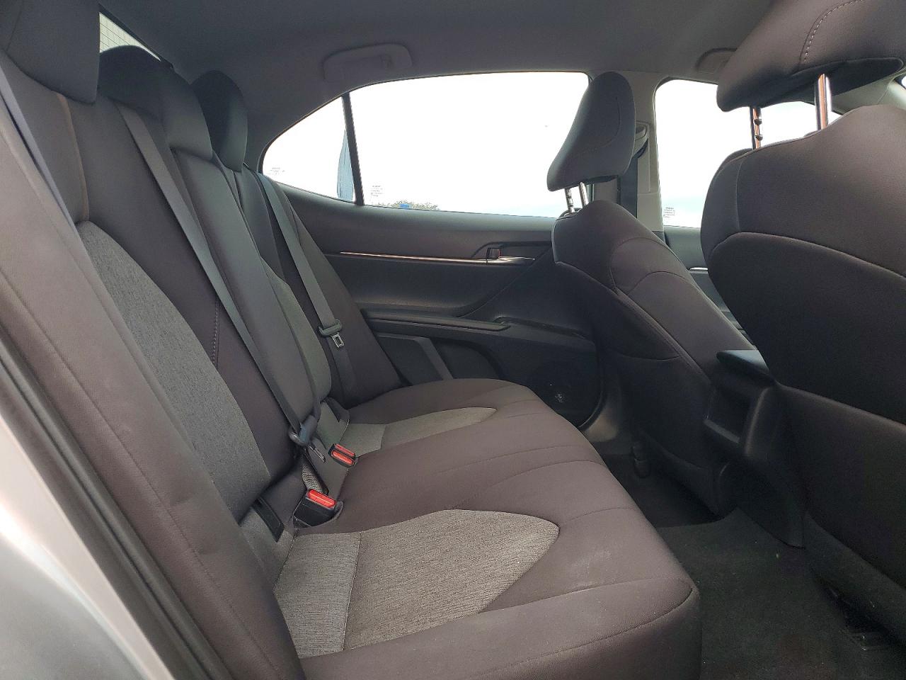 2019 TOYOTA CAMRY LE photo 28