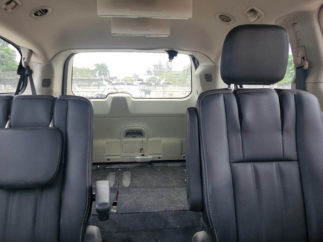 2013 CHRYSLER TOWN & COUNTRY TOURING photo 10