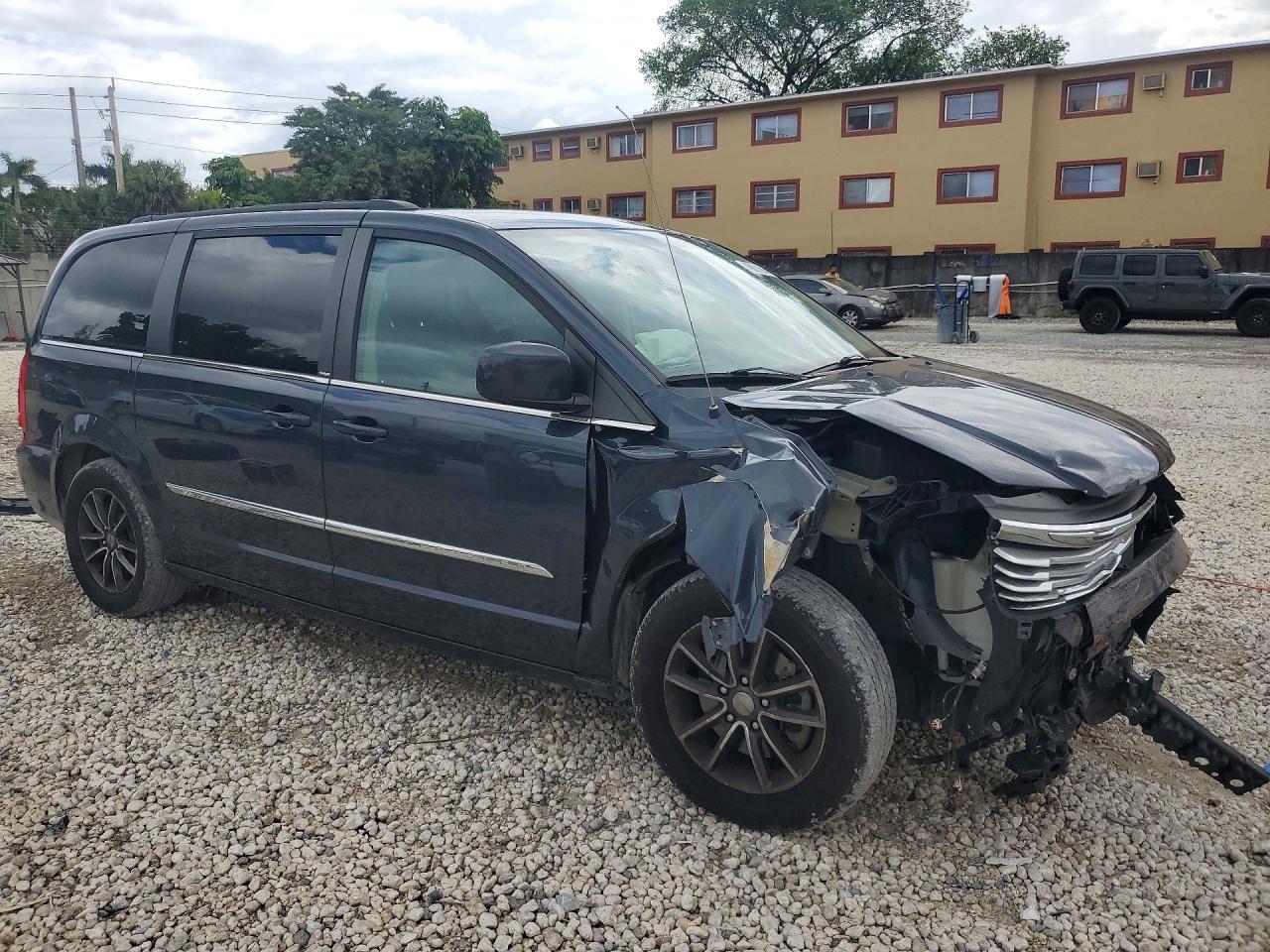 2013 CHRYSLER TOWN & COUNTRY TOURING photo 4