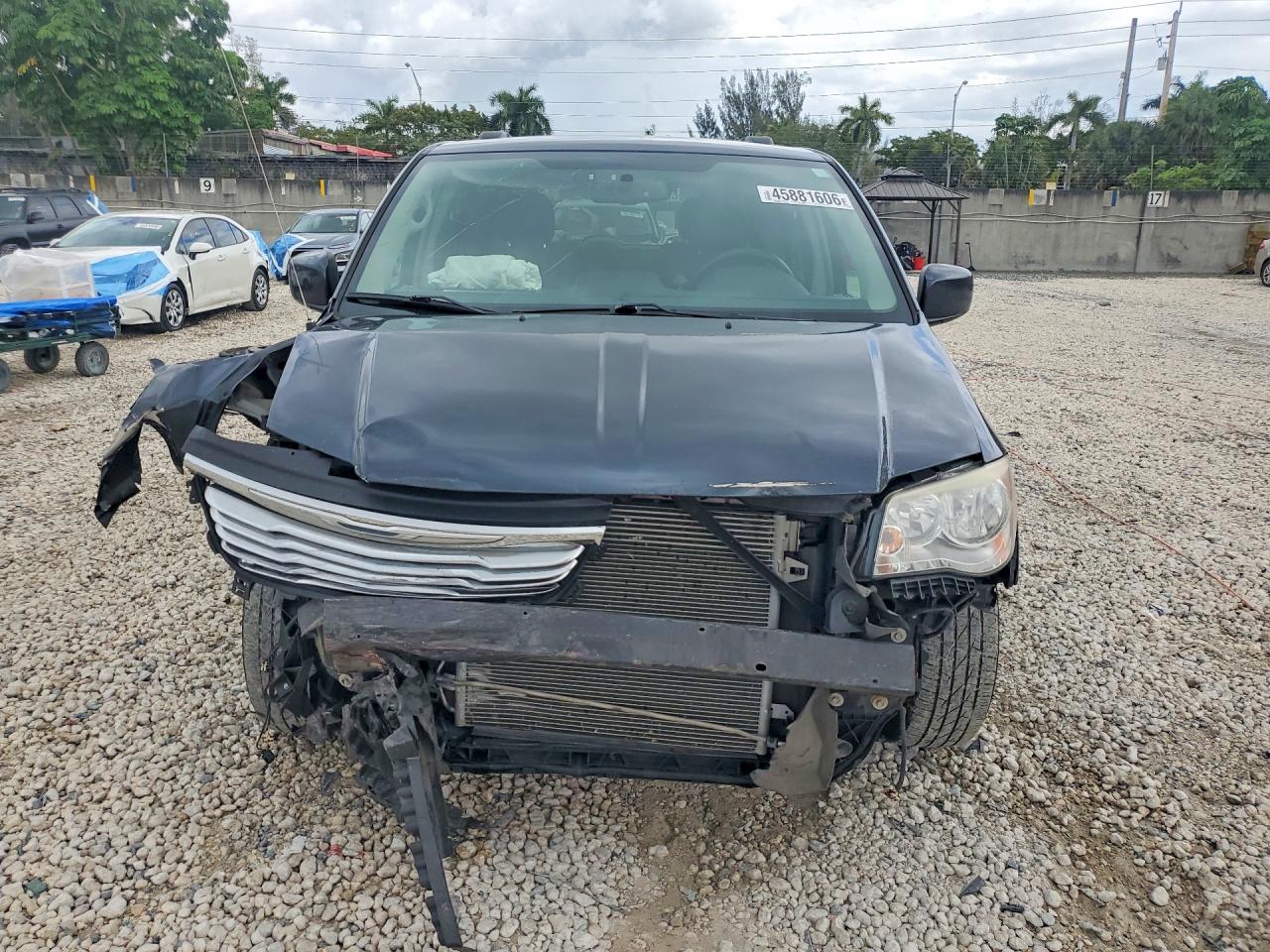 2013 CHRYSLER TOWN & COUNTRY TOURING photo 5