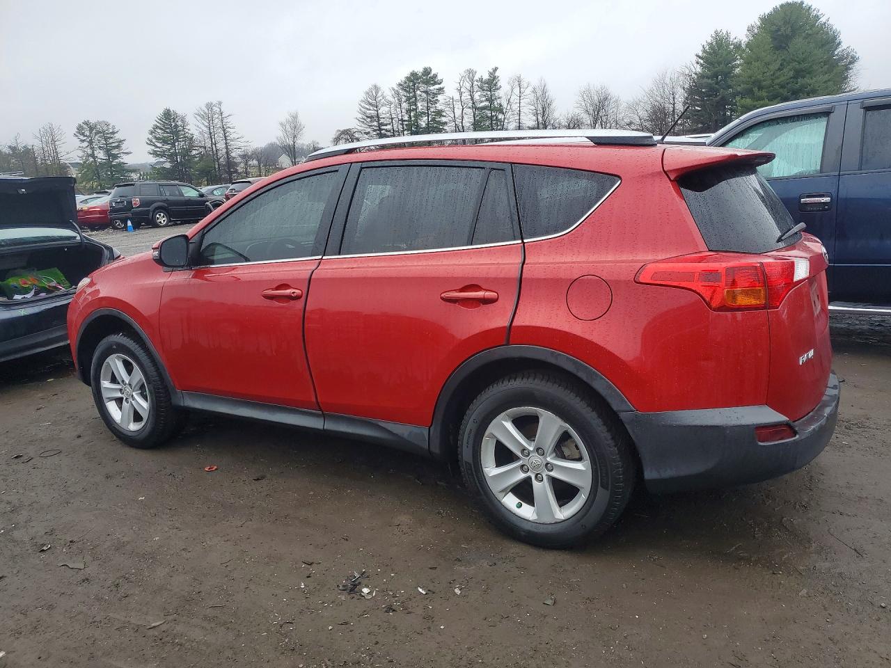 2013 TOYOTA RAV4 XLE photo 5