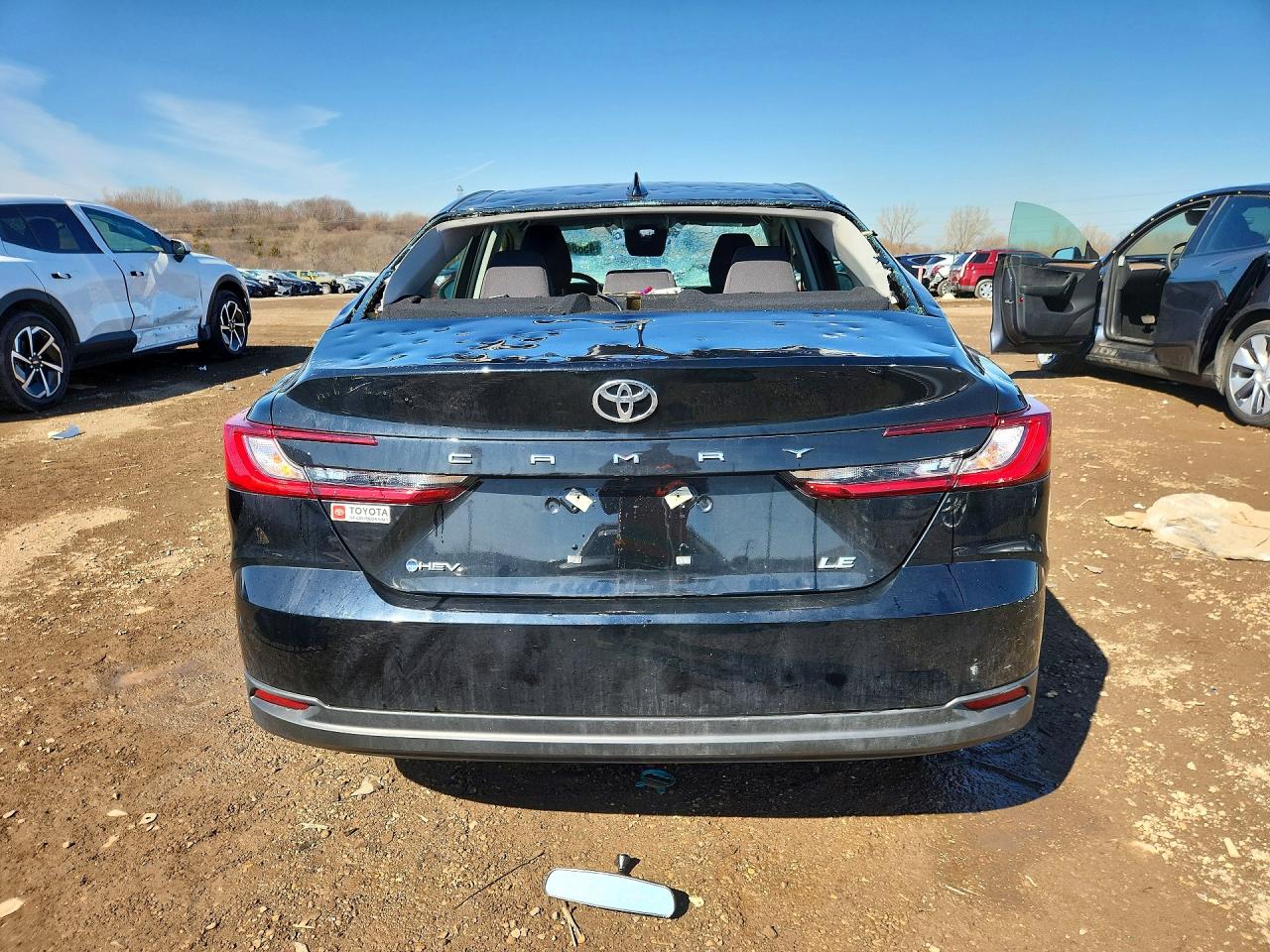 2025 TOYOTA CAMRY LE photo 11