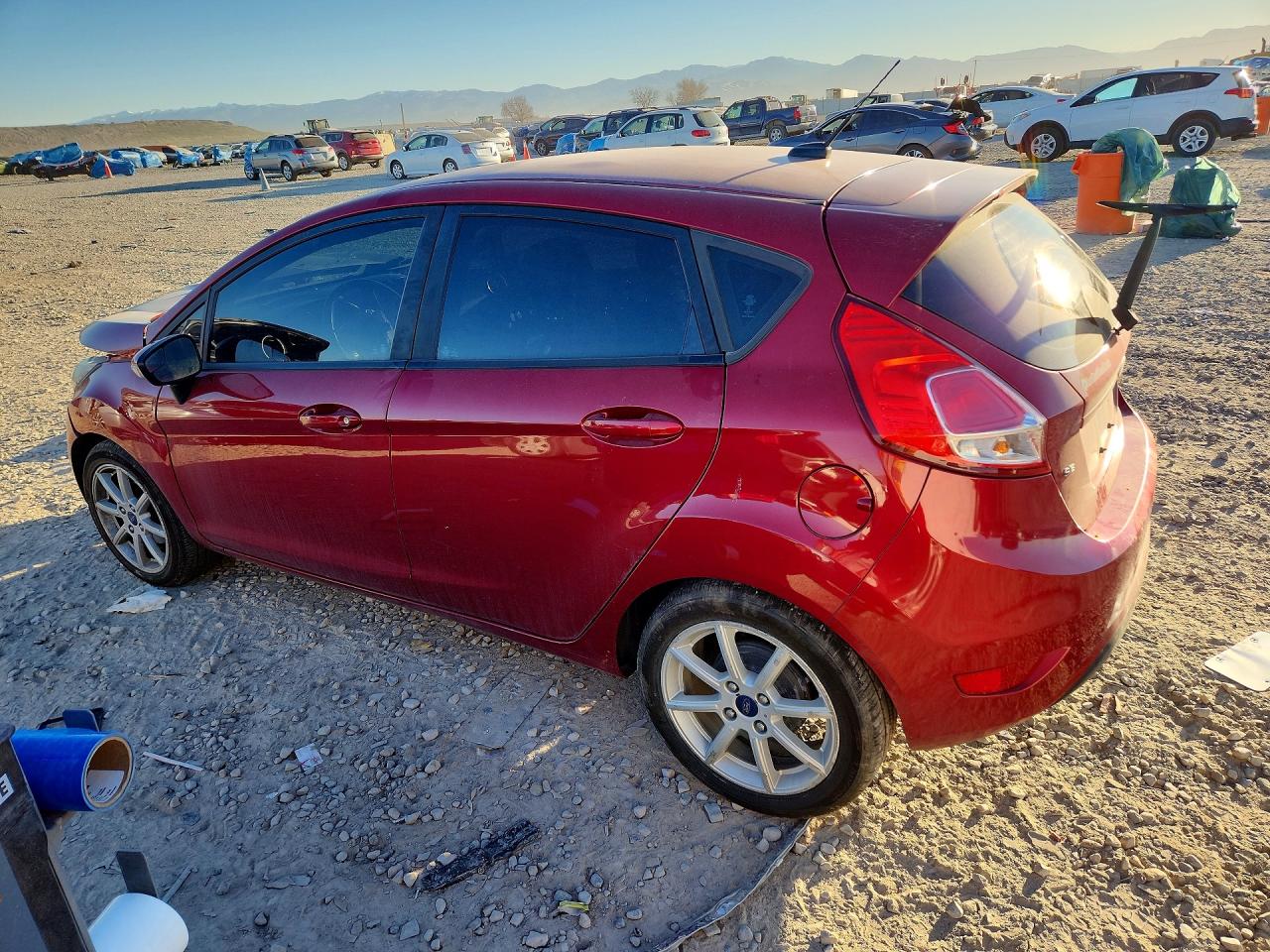 2015 FORD FIESTA SE photo 2