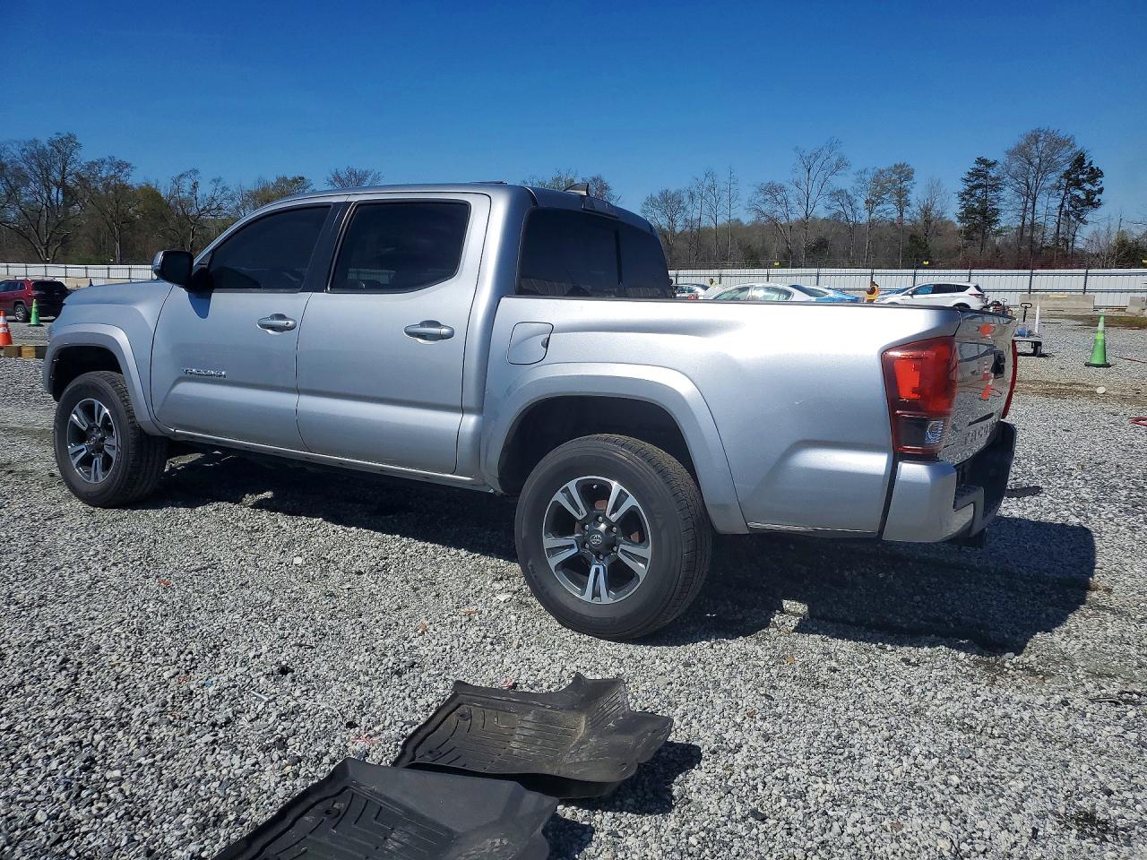 2019 TOYOTA TACOMA TRD SPORT photo 3