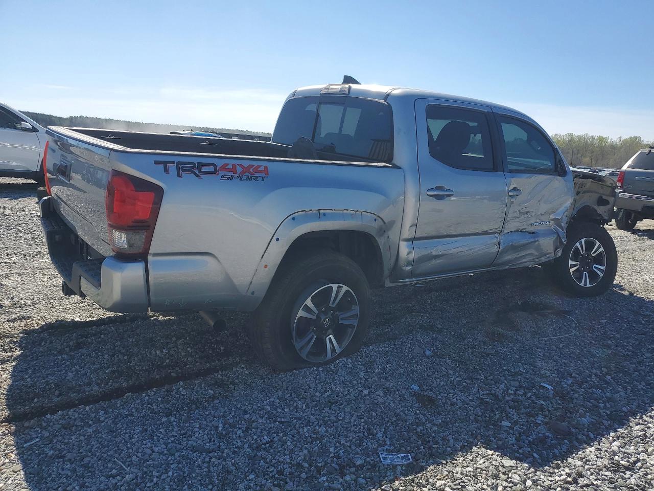 2019 TOYOTA TACOMA TRD SPORT photo 5