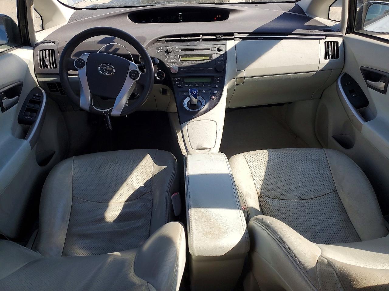2011 TOYOTA PRIUS TWO photo 8