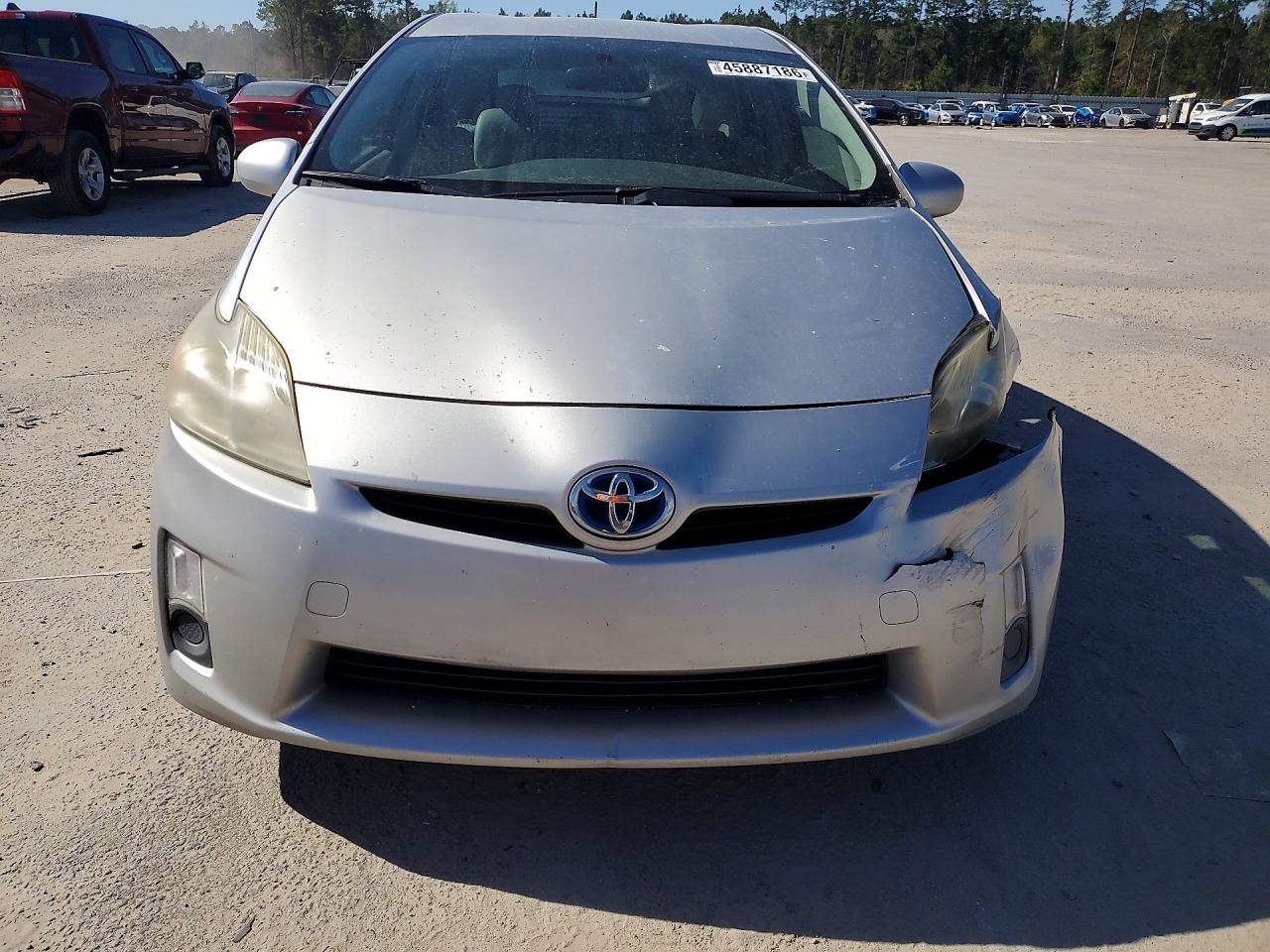 2011 TOYOTA PRIUS TWO photo 5