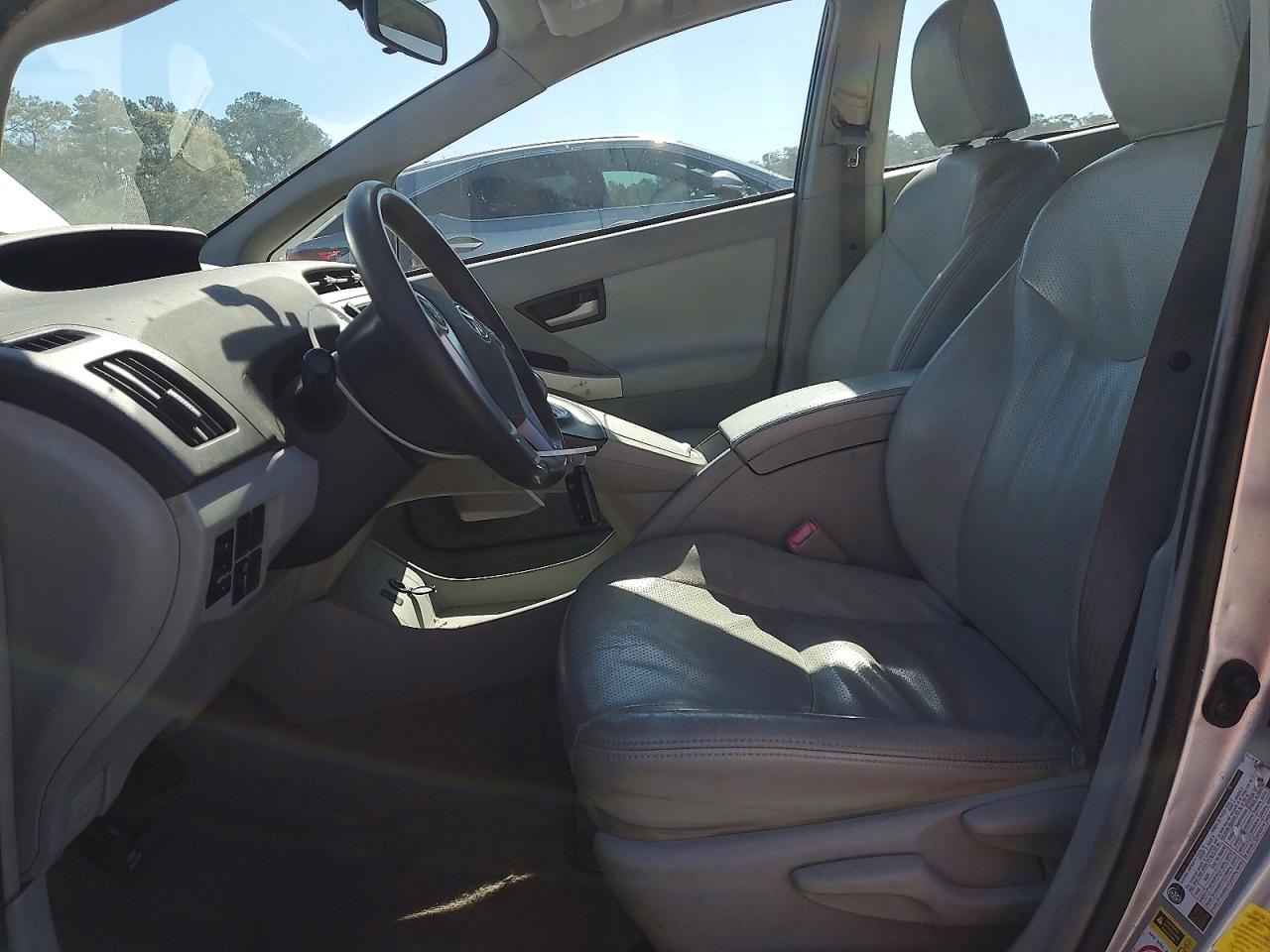 2011 TOYOTA PRIUS TWO photo 7