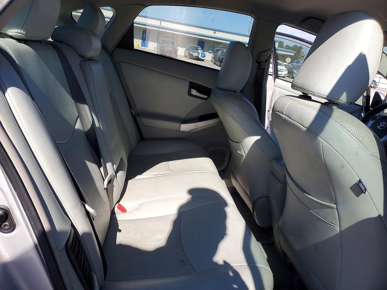 2011 TOYOTA PRIUS TWO photo 10