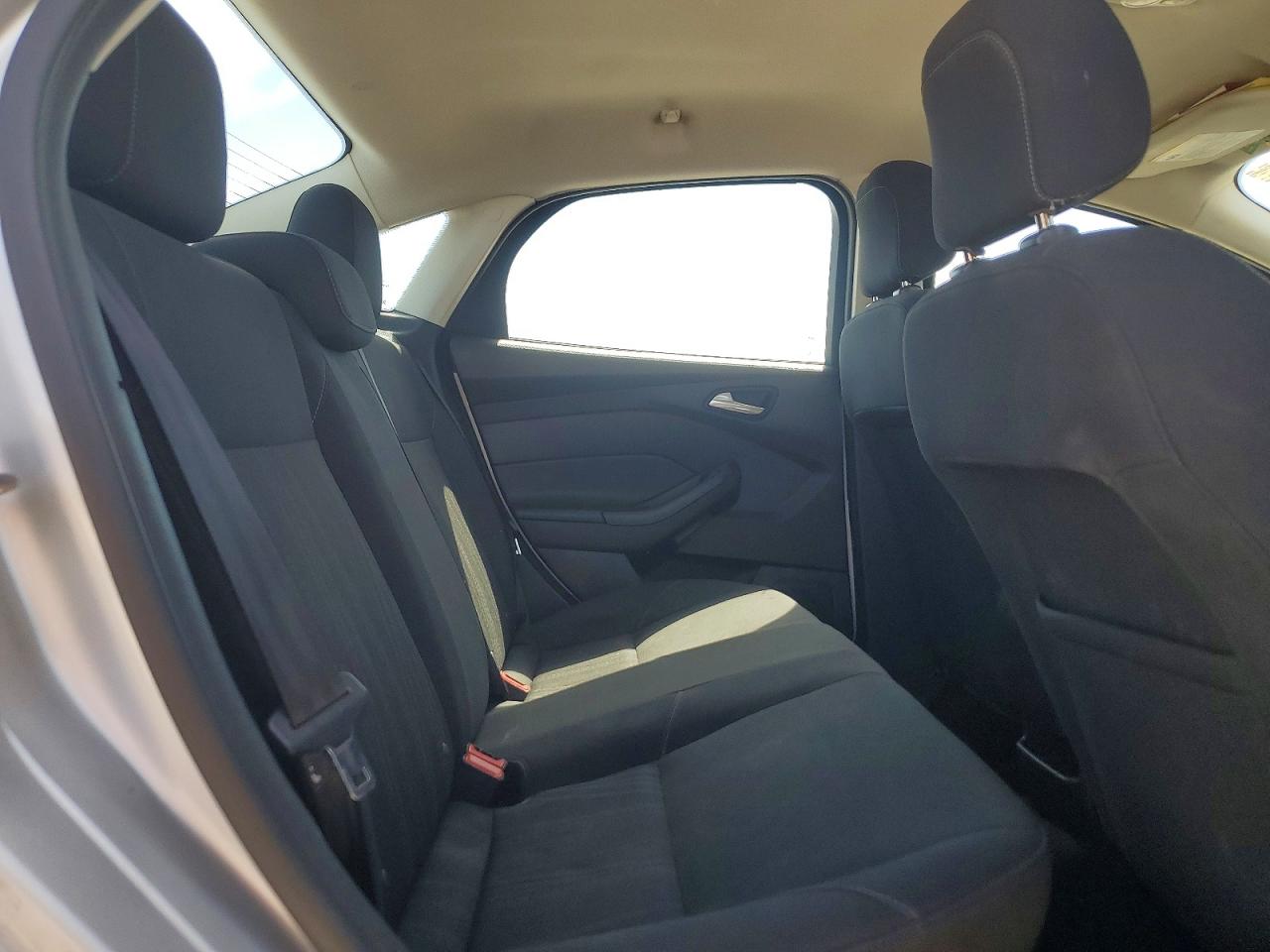 2018 FORD FOCUS SE photo 19