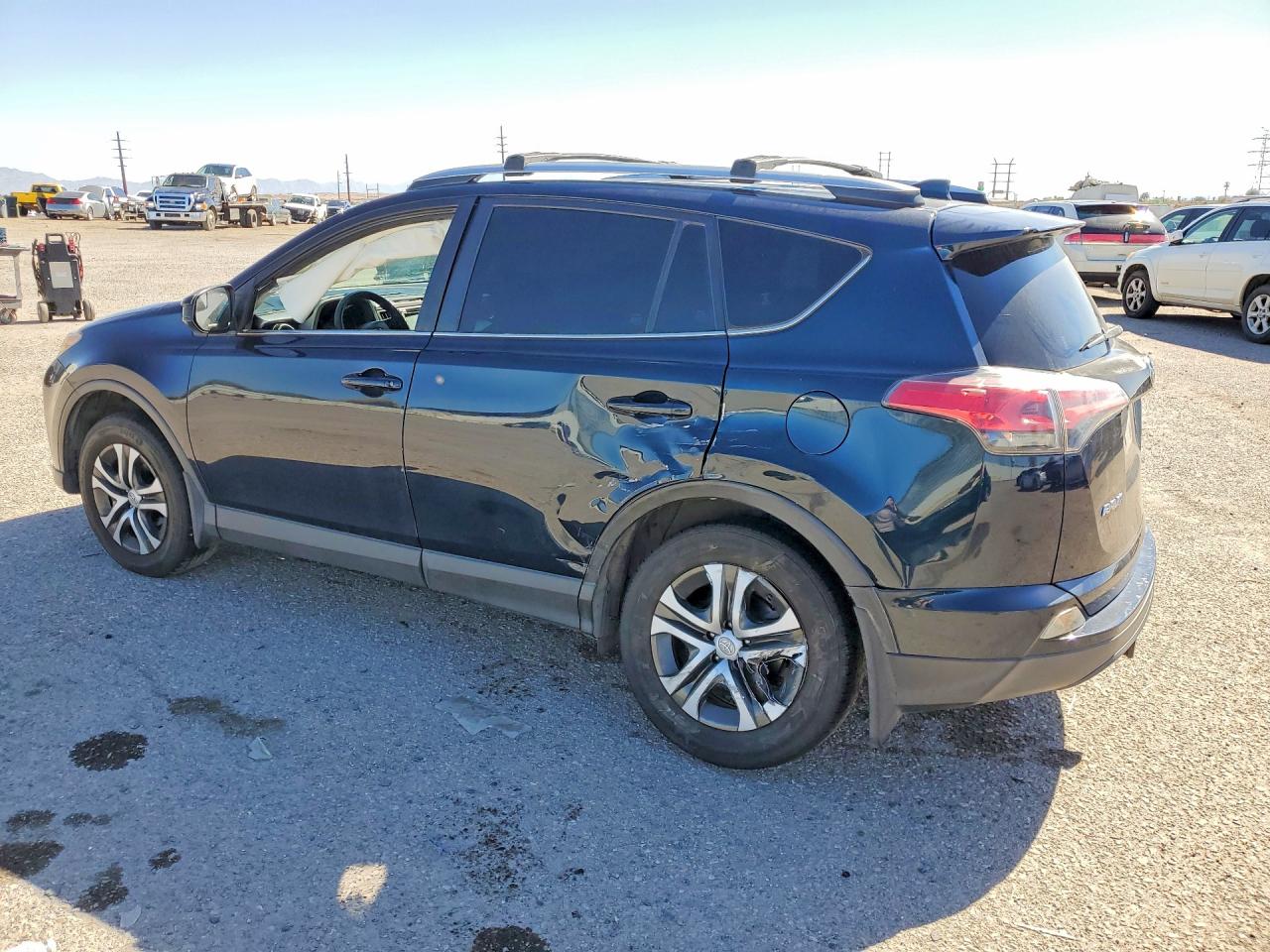 2018 TOYOTA RAV4 LE photo 2