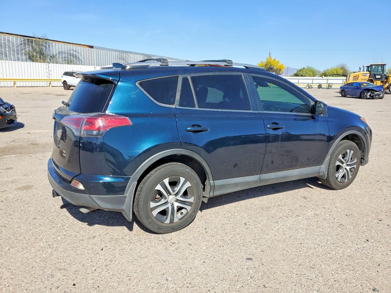 2018 TOYOTA RAV4 LE photo 3