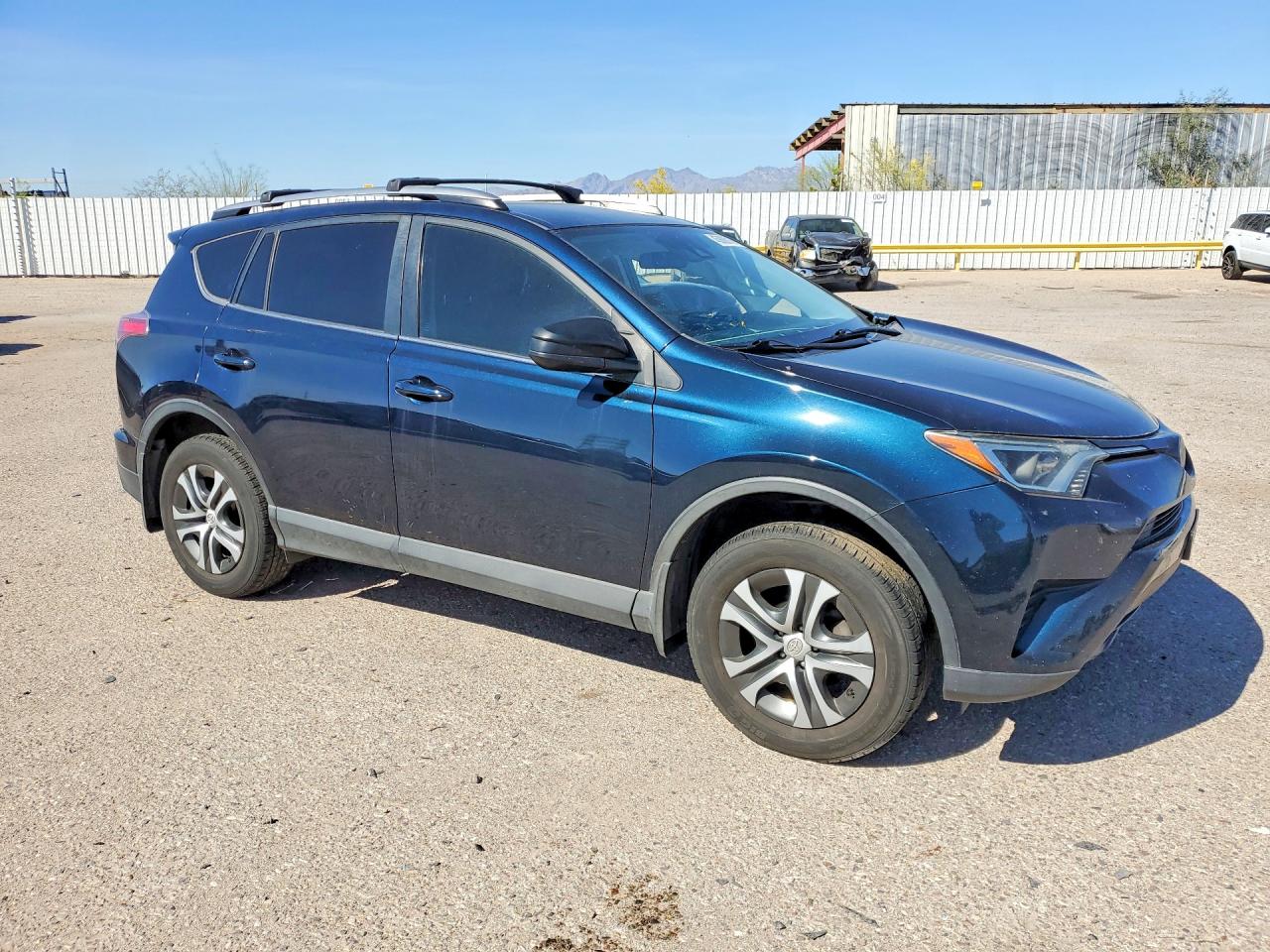 2018 TOYOTA RAV4 LE photo 4