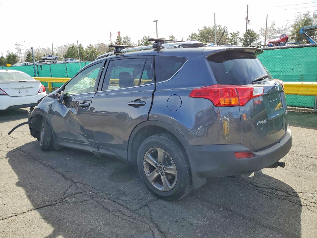 2015 TOYOTA RAV4 XLE photo 2