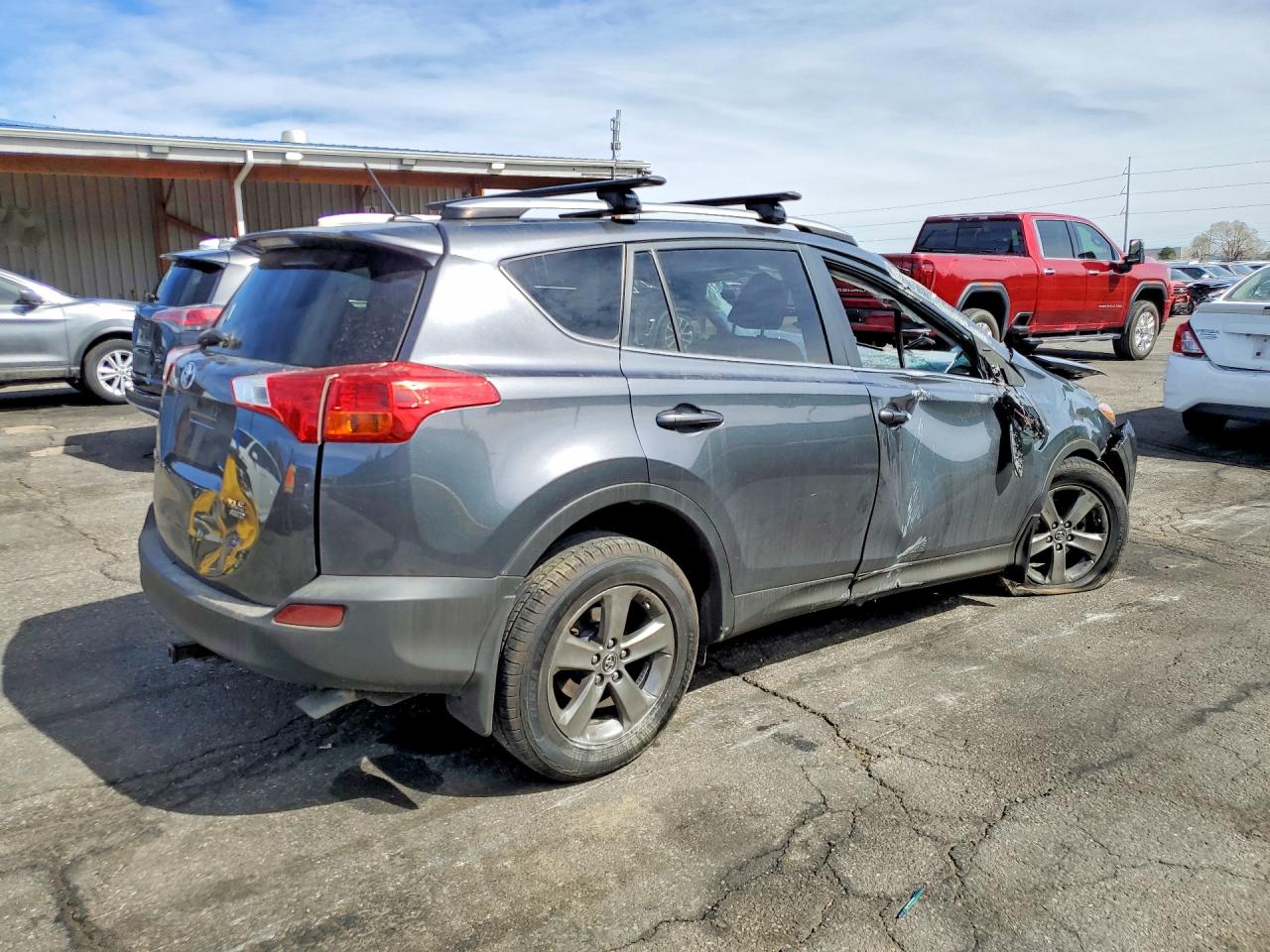 2015 TOYOTA RAV4 XLE photo 3