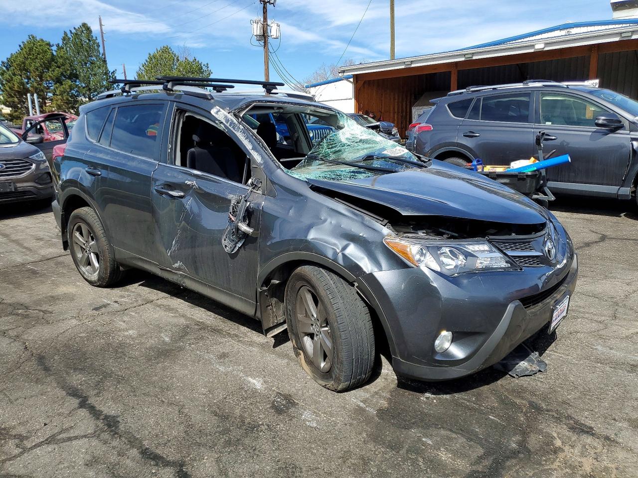 2015 TOYOTA RAV4 XLE photo 4