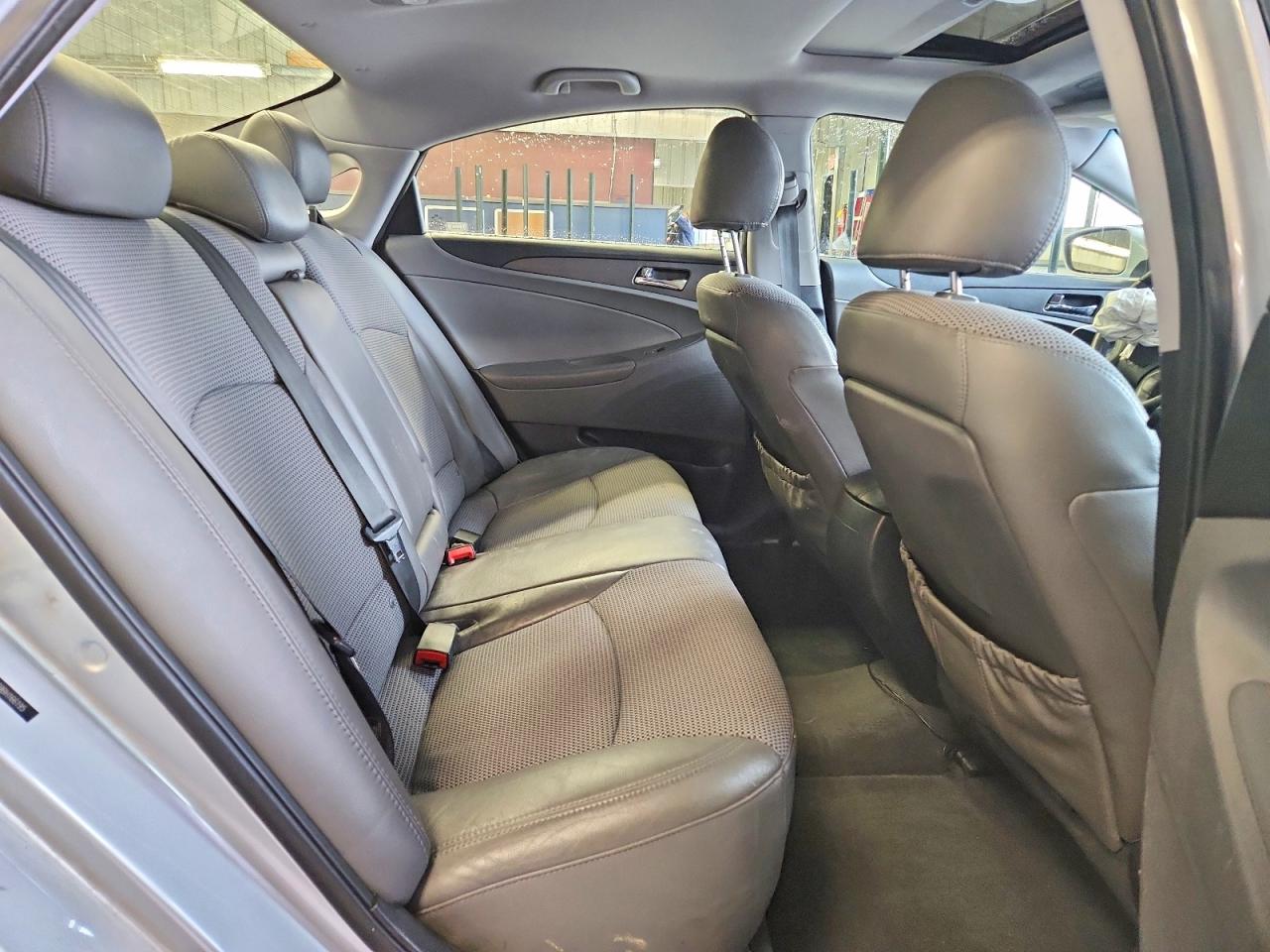 2011 HYUNDAI SONATA SE photo 10