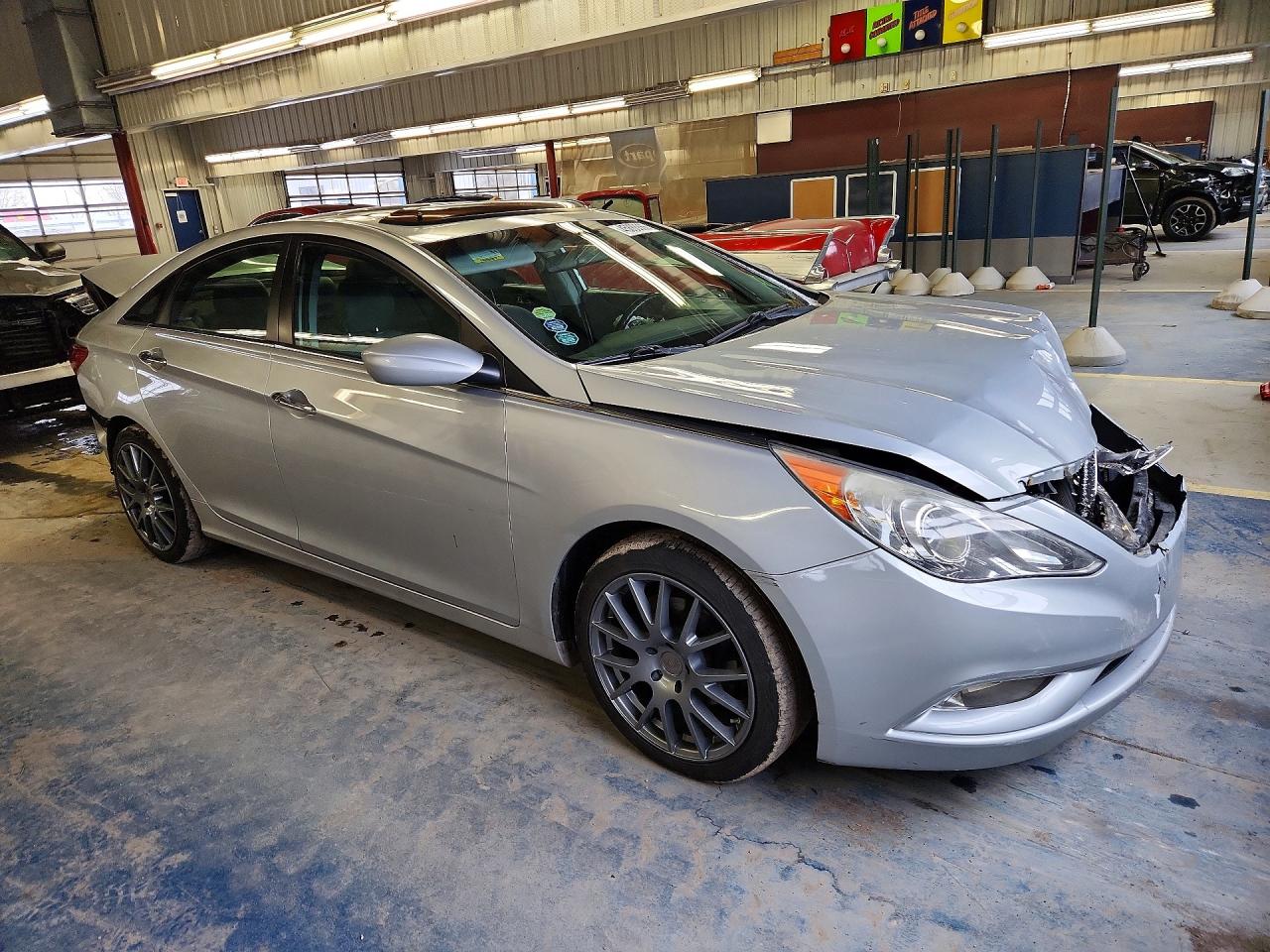 2011 HYUNDAI SONATA SE photo 4